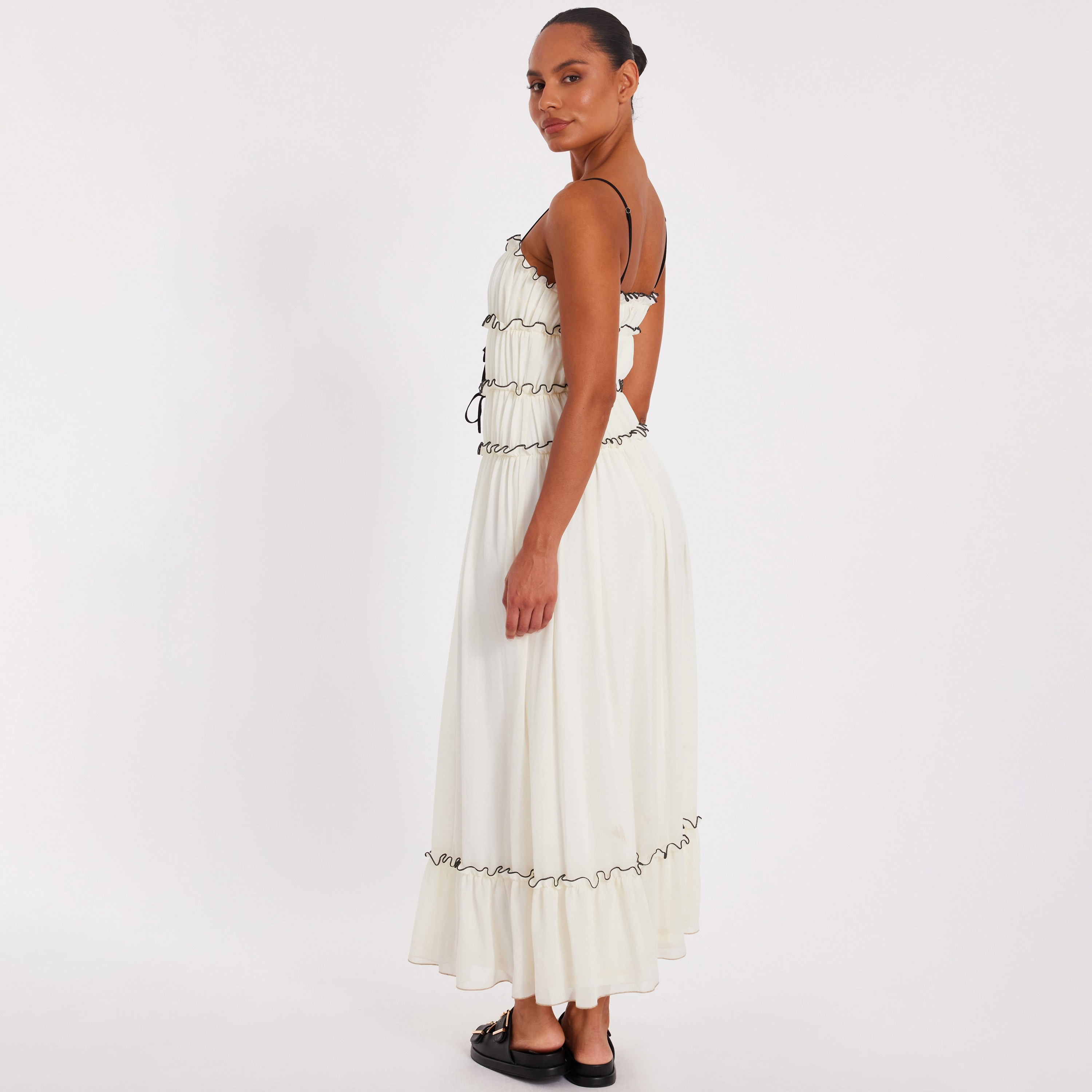 فستان ماكسي نسائي أبيض متعدد الطبقات من الشيفون بحمالات كتف وحواف كشكشة من كويز-women-clothing-dresses-image-3