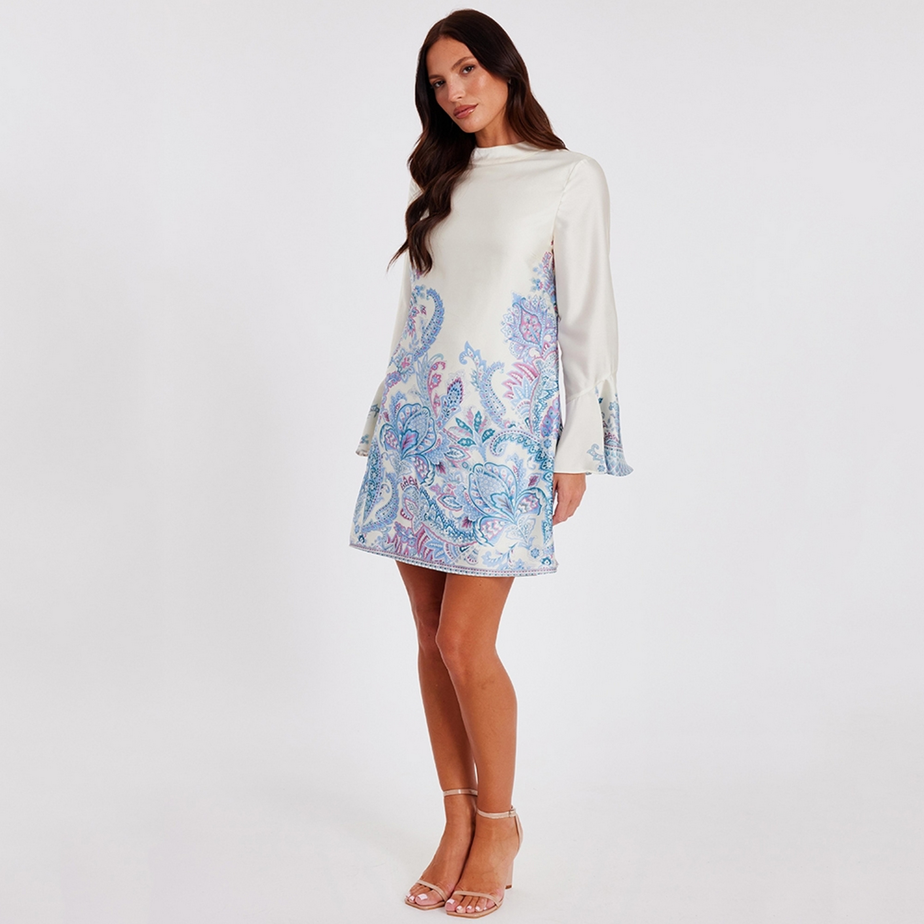 فستان ميني نسائي متعدد الألوان بأكمام جرس ورقبة وهمية من الساتان بنقشة البيزلي من كويز.-women-clothing-dresses-image-2