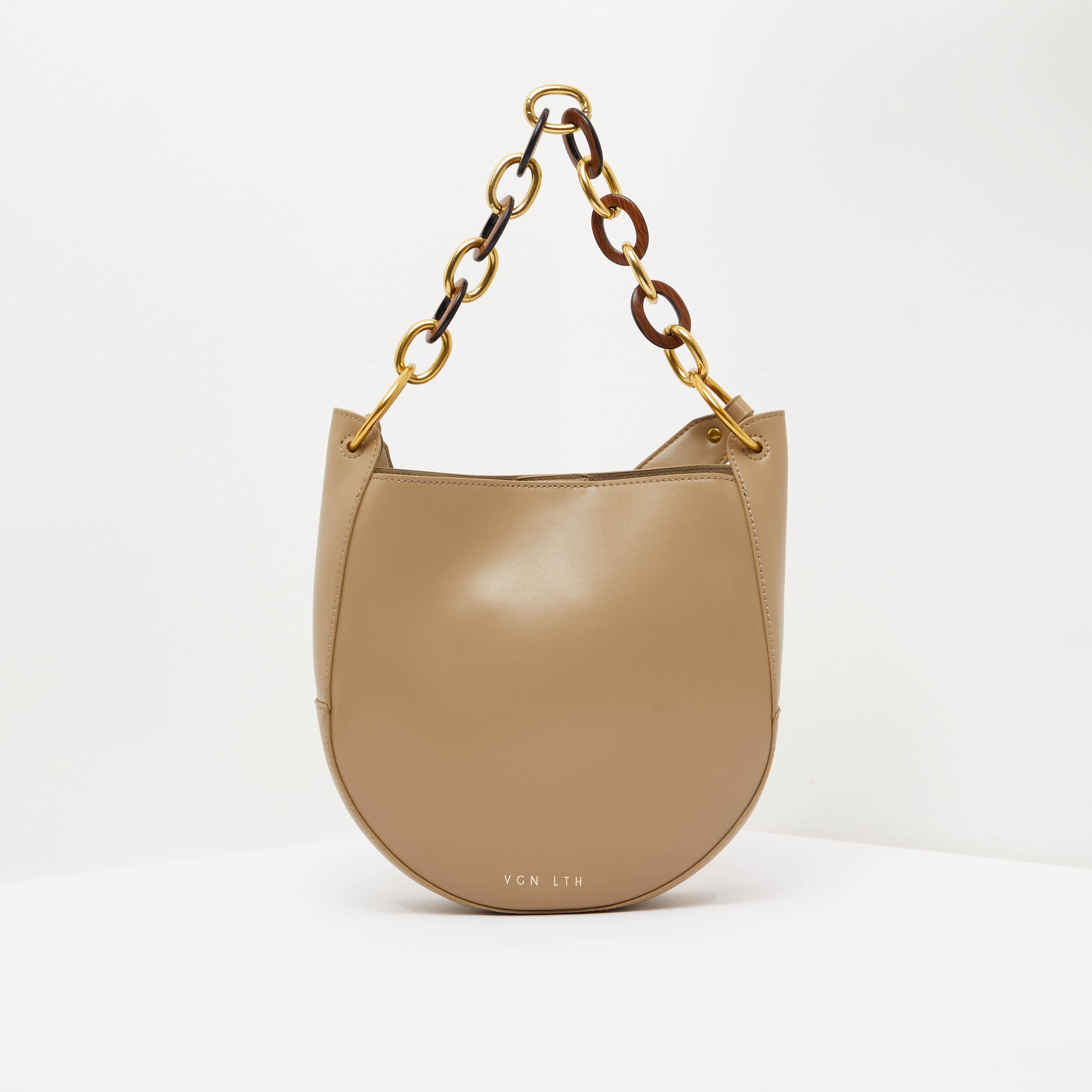 Buy Women s Solid Shoulder Bag with Chain Link Strap Online Centrepoint Kuwait