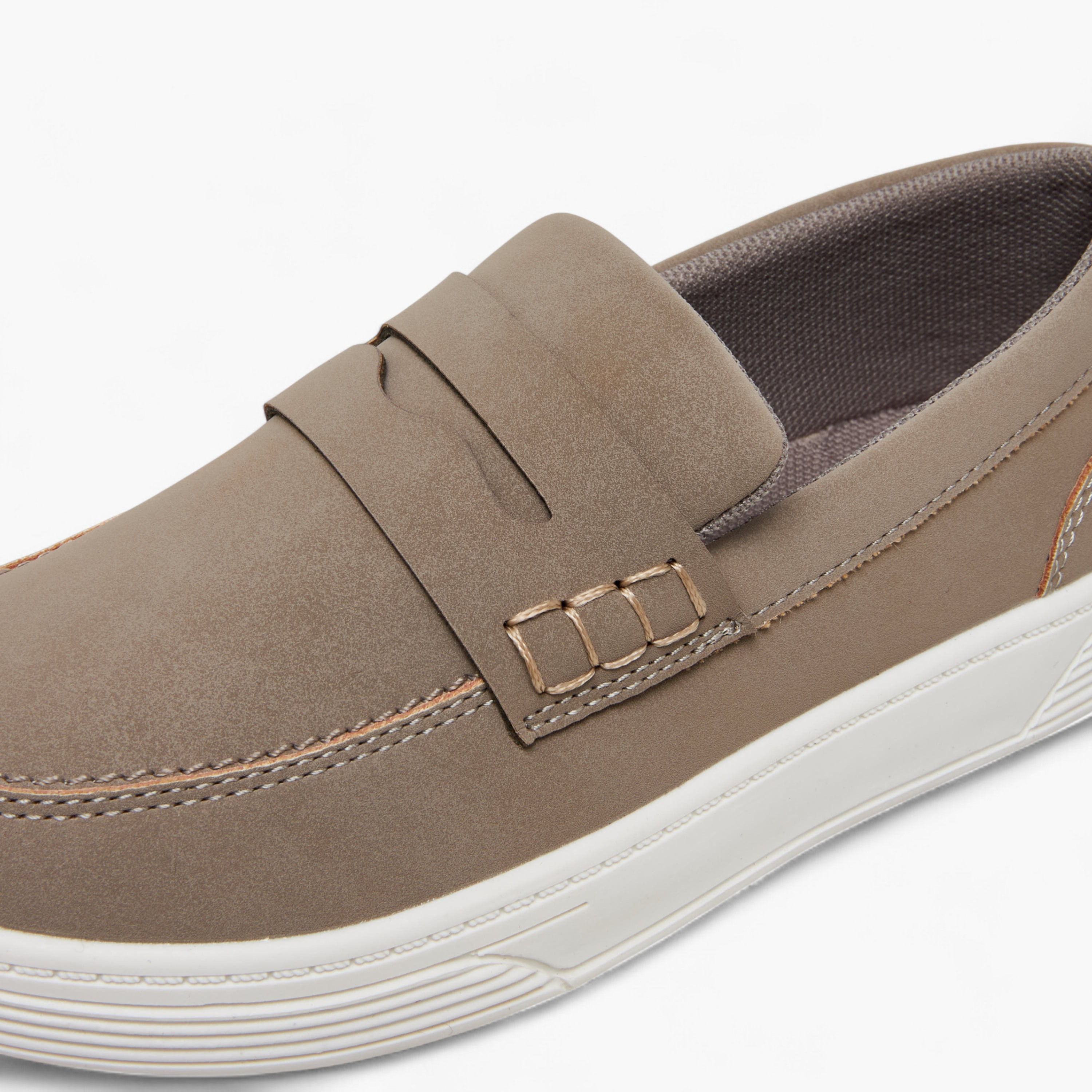 Mister Duchini Solid Slip-On Loafers with Cutout Detail-boys-shoes-loafers-image-4