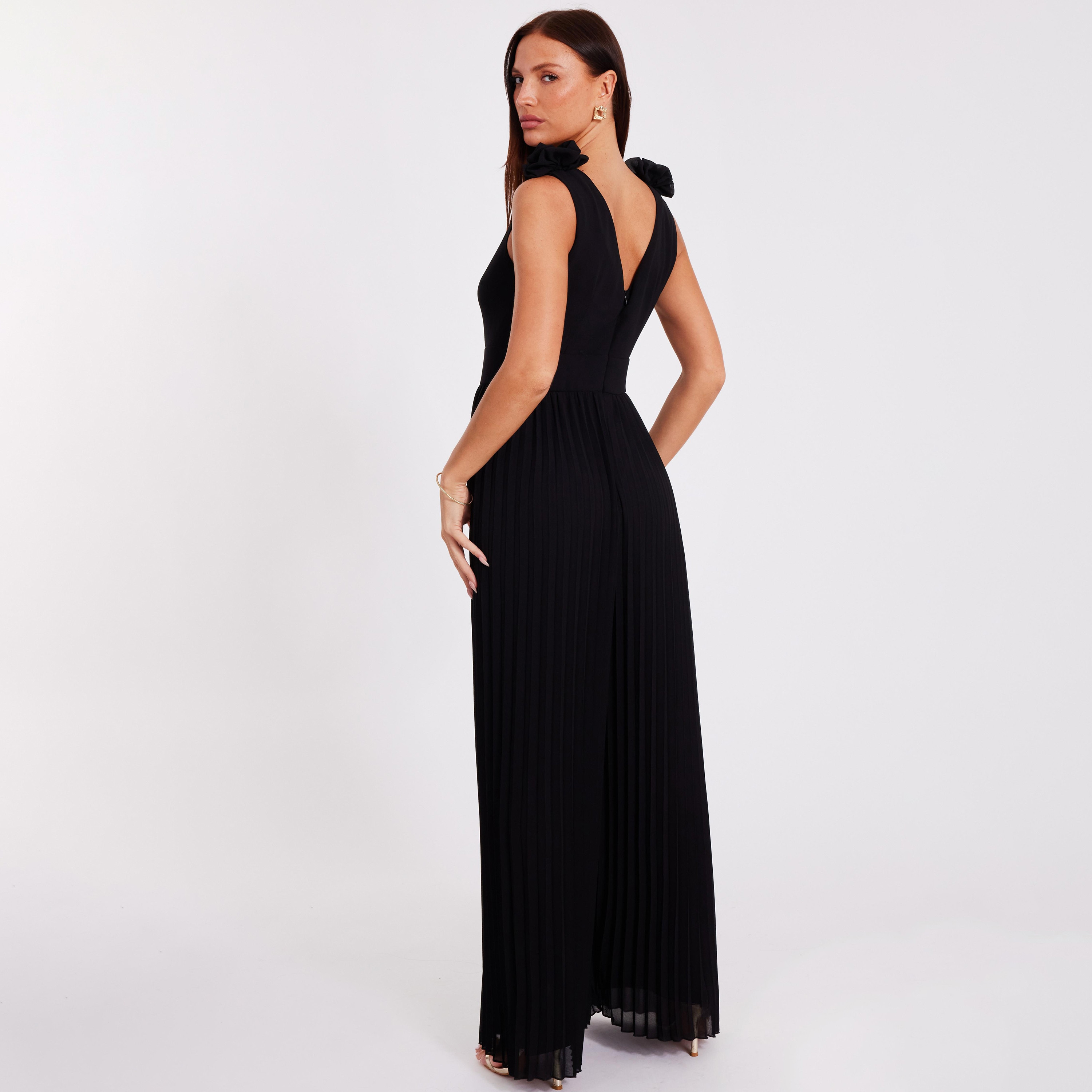 جمبسوت نسائي بلون أسود من الشيفون بكسرات من كويز-women-clothing-jumpsuits-image-3