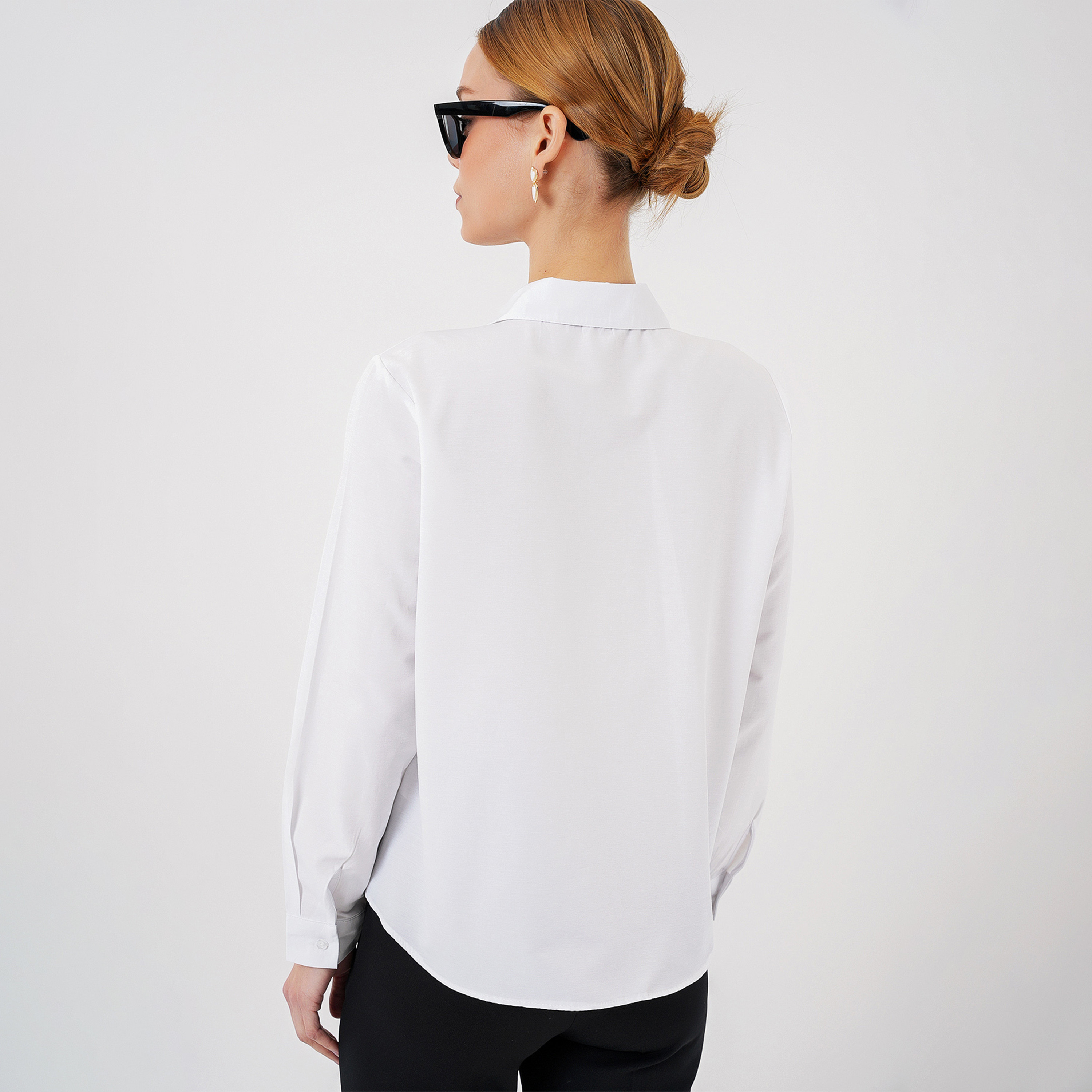 قميص نسائي باللون الأبيض بياقة وتطريز فيونكة من بيجدارت-women-clothing-shirtsandblouses-shirts-image-3