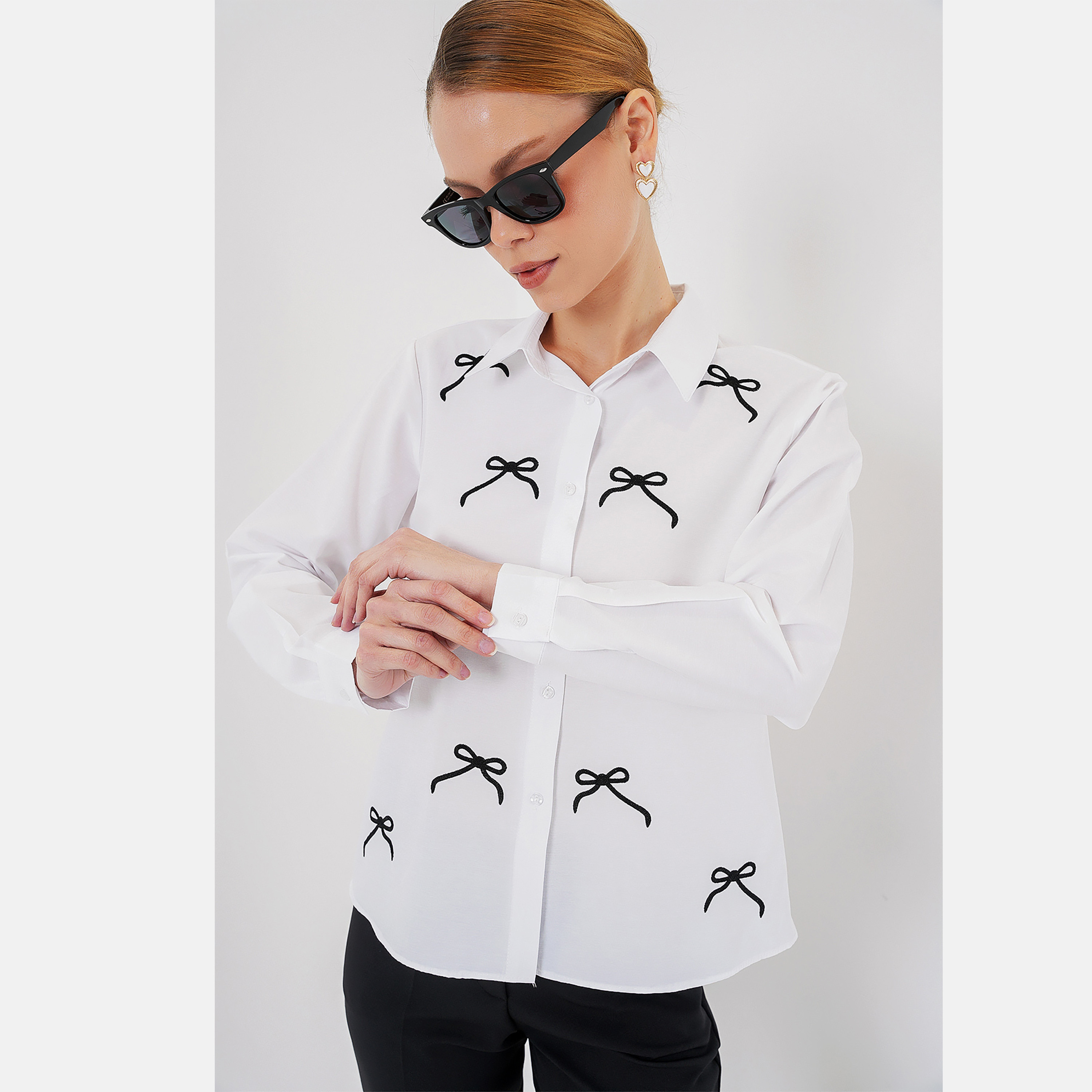 قميص نسائي باللون الأبيض بياقة وتطريز فيونكة من بيجدارت-women-clothing-shirtsandblouses-shirts-image-5