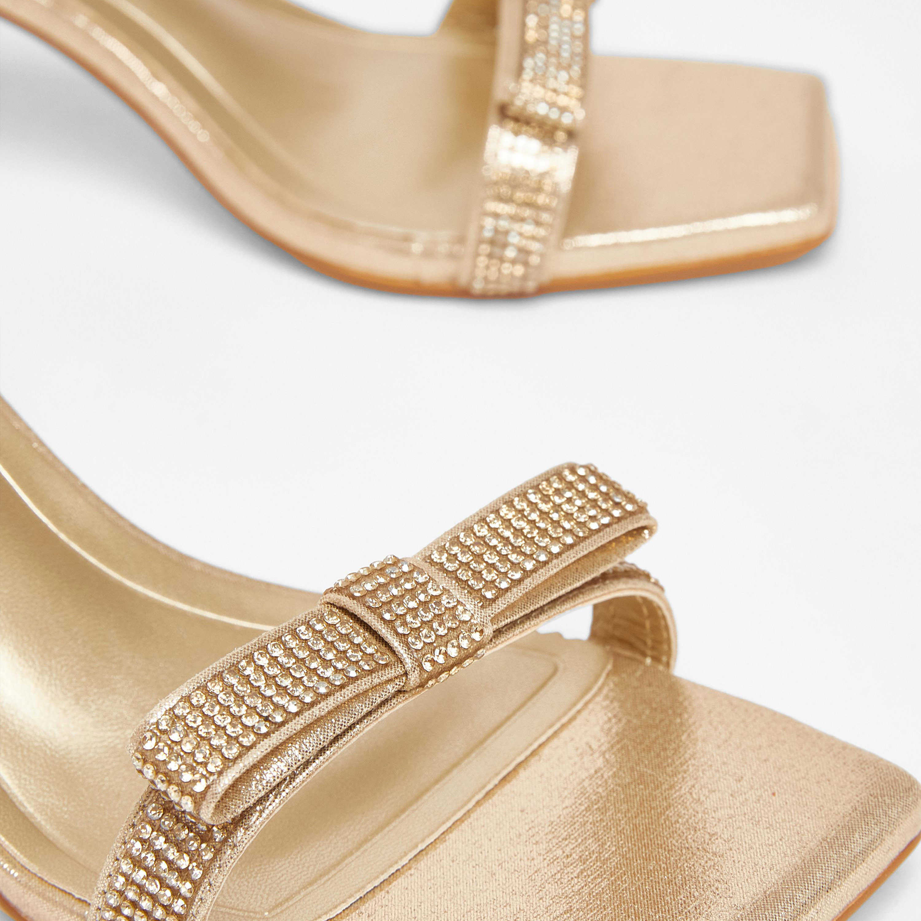 صندل بكعب متسع مع فيونكة مربعة مرصعة بالكريستال من كويز | 203378650-women-shoes-sandals-heeled-image-3
