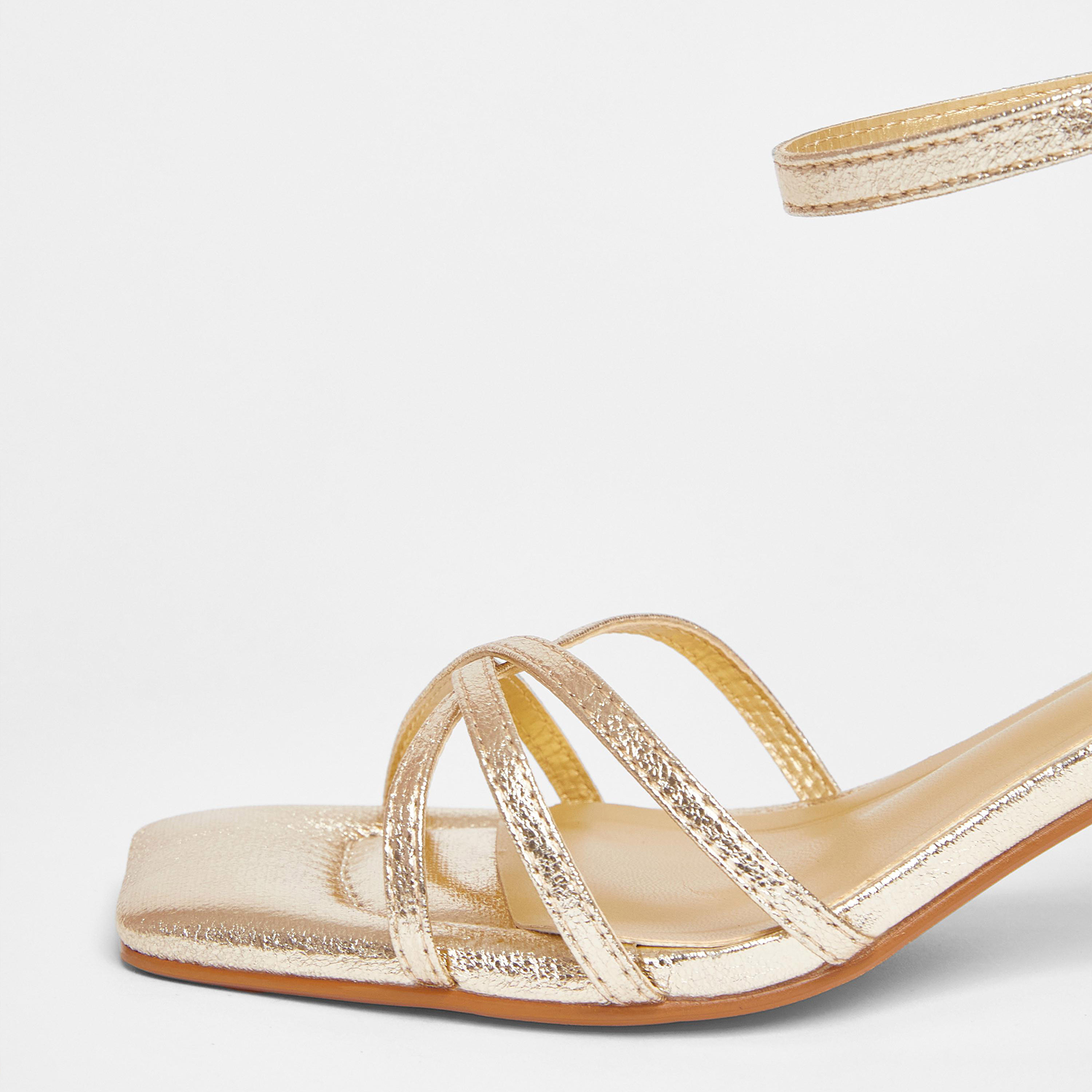 حذاء بكعب بلوك منخفض مع حزامين من كويز (مقاس عريض) | 203388650-women-shoes-sandals-heeled-image-3