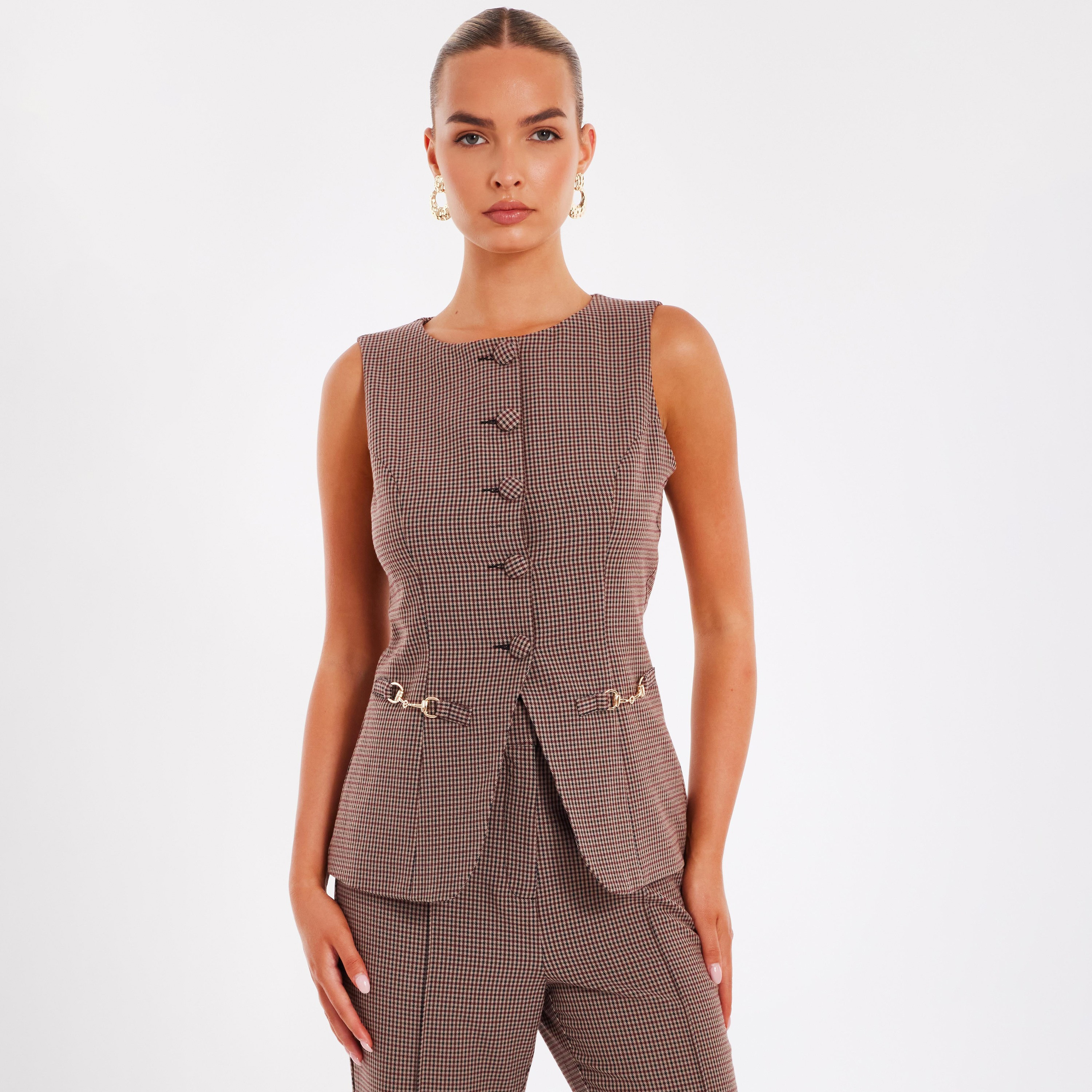صديري نسائي طويل بلون بني مربعات من كويز-women-winterwear-coatsandjackets-waistcoats-image-1
