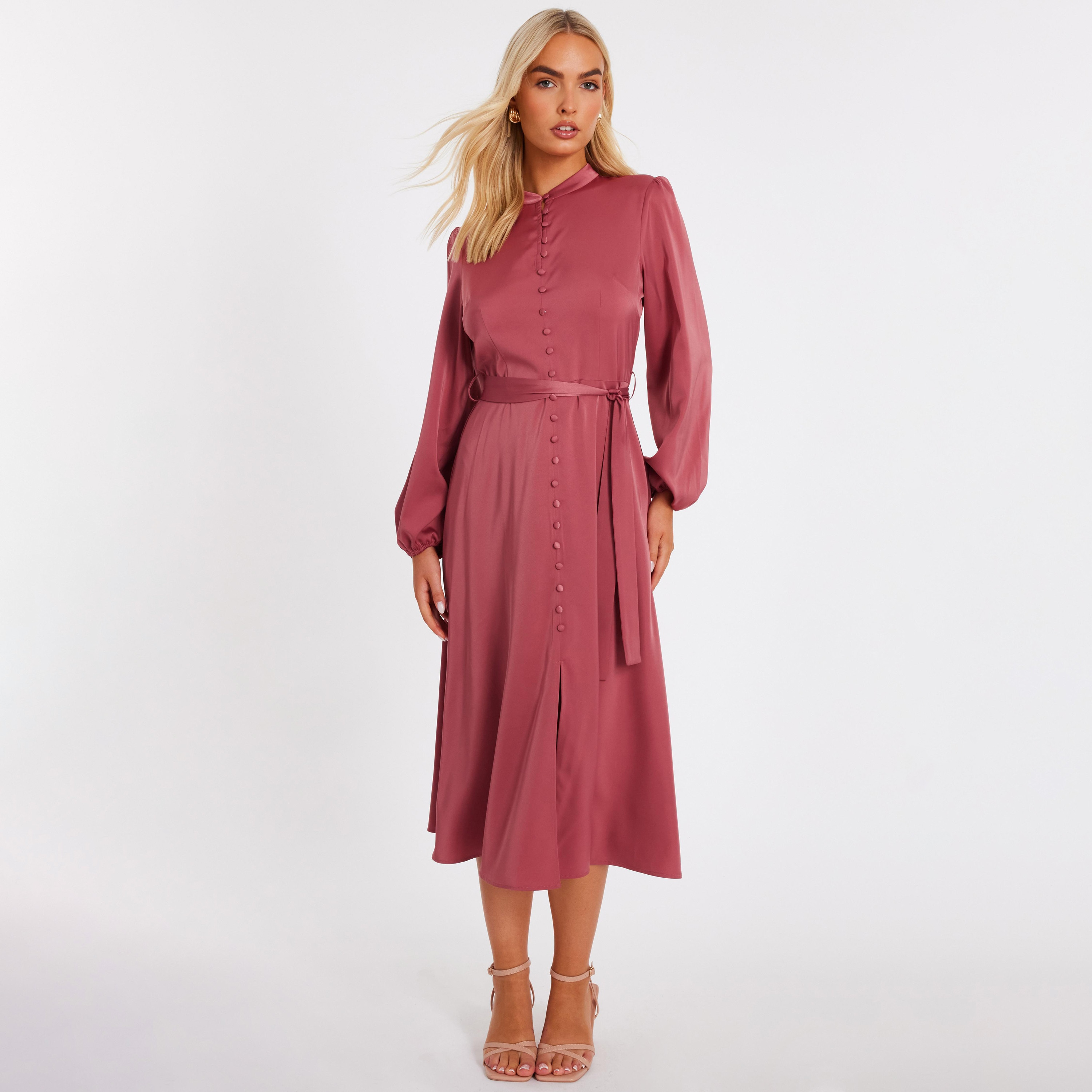 فستان ميدي نسائي بلون بنفسجي باهت بياقة عالية وأكمام بالون من الساتان من كويز-women-clothing-dresses-image-1