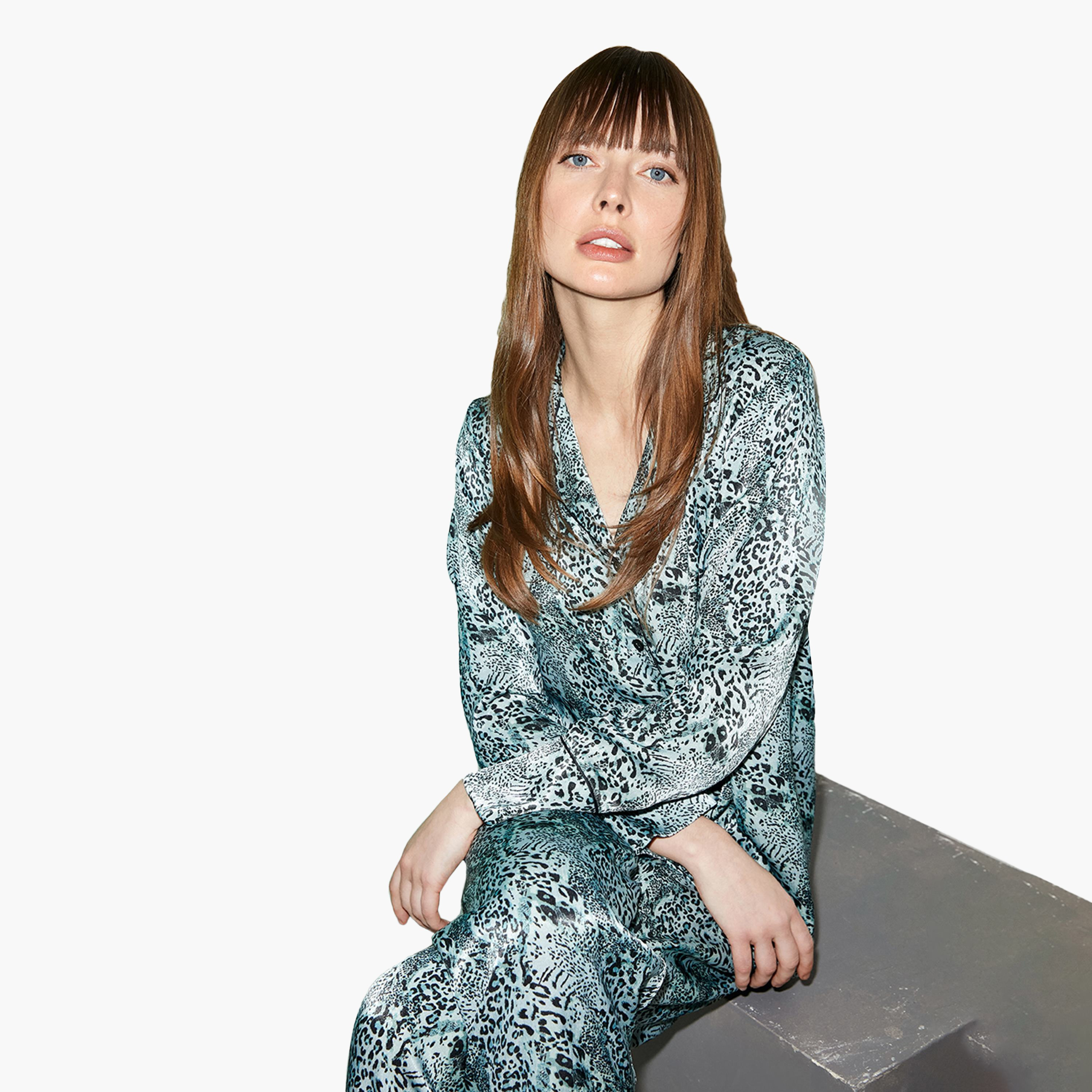 طقم بيجامة مع قميص داخلي بياقة مطوية وطبعة جلد النمر وبيجامة نسائية من بيني موود-women-clothing-nightwear-pyjamas-longsets-image-2