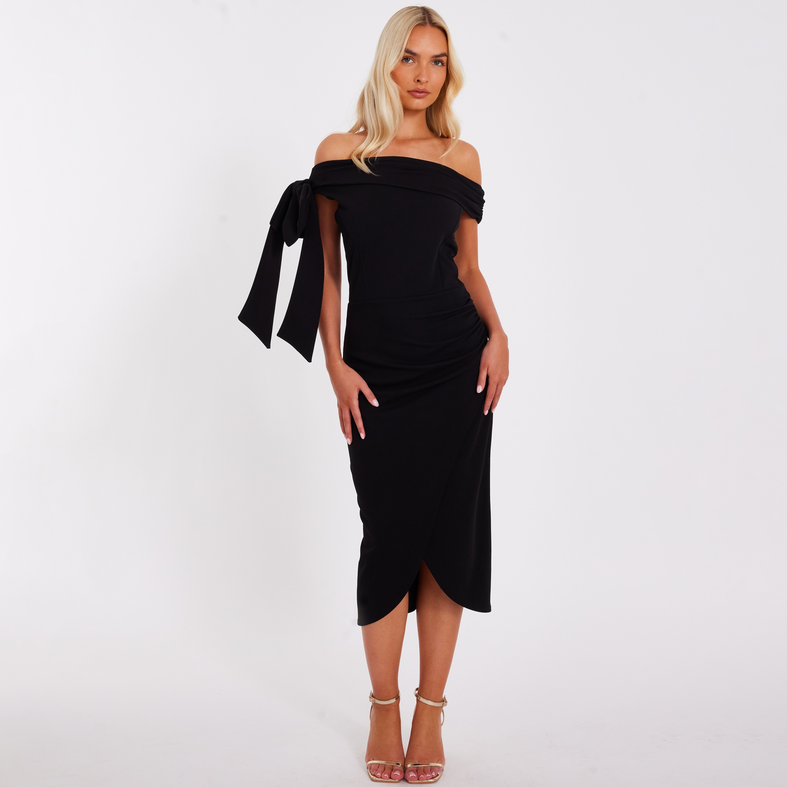 فستان نسائي ضيق بفتحة رقبة "باردو" قماش سكوبا كريب - أسود من كويز-women-clothing-dresses-image-1