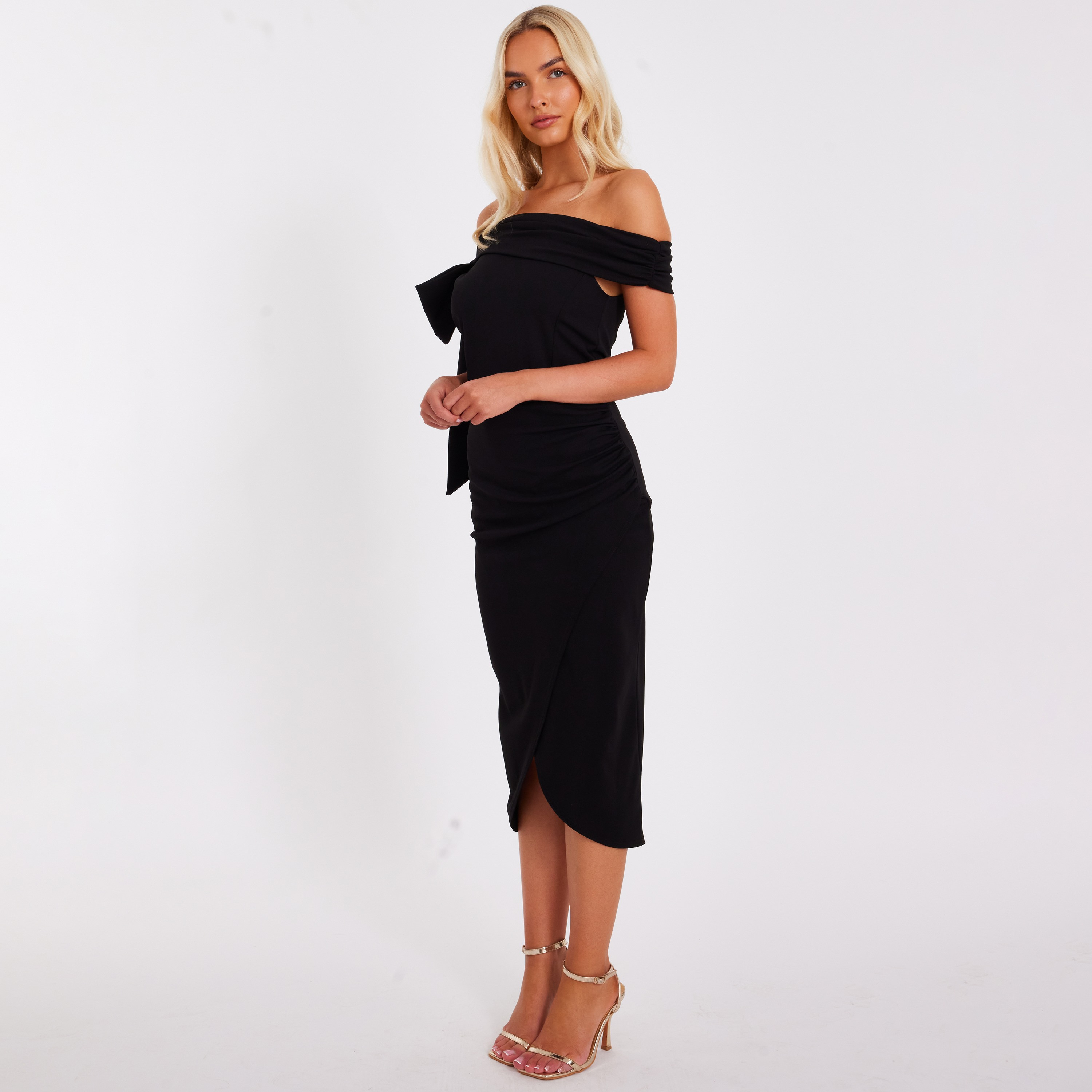 فستان نسائي ضيق بفتحة رقبة "باردو" قماش سكوبا كريب - أسود من كويز-women-clothing-dresses-image-2