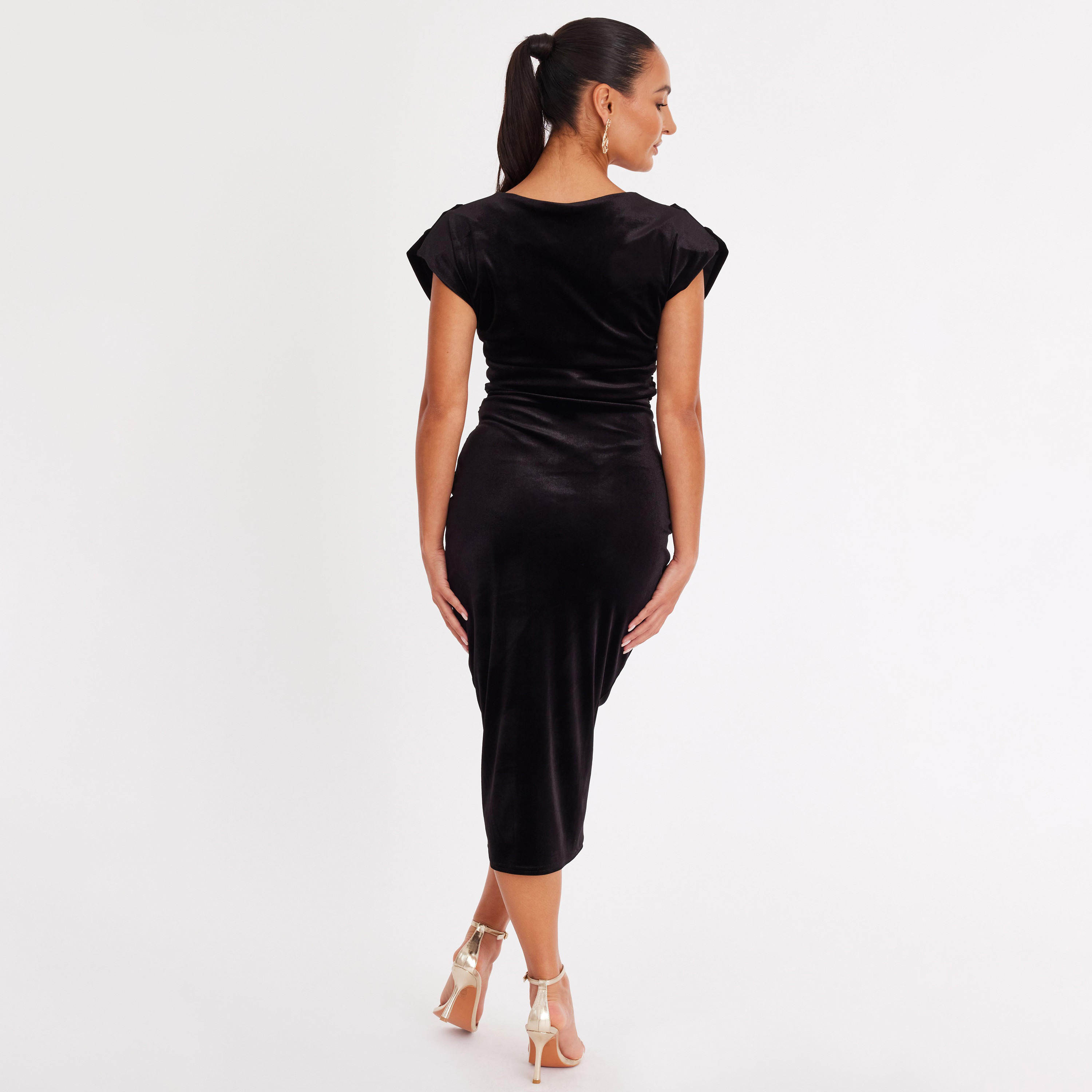 فستان نسائي ضيق مخملي بأكمام قصيرة وتفاصيل مزمومة - أسود من كويز-women-clothing-dresses-image-3
