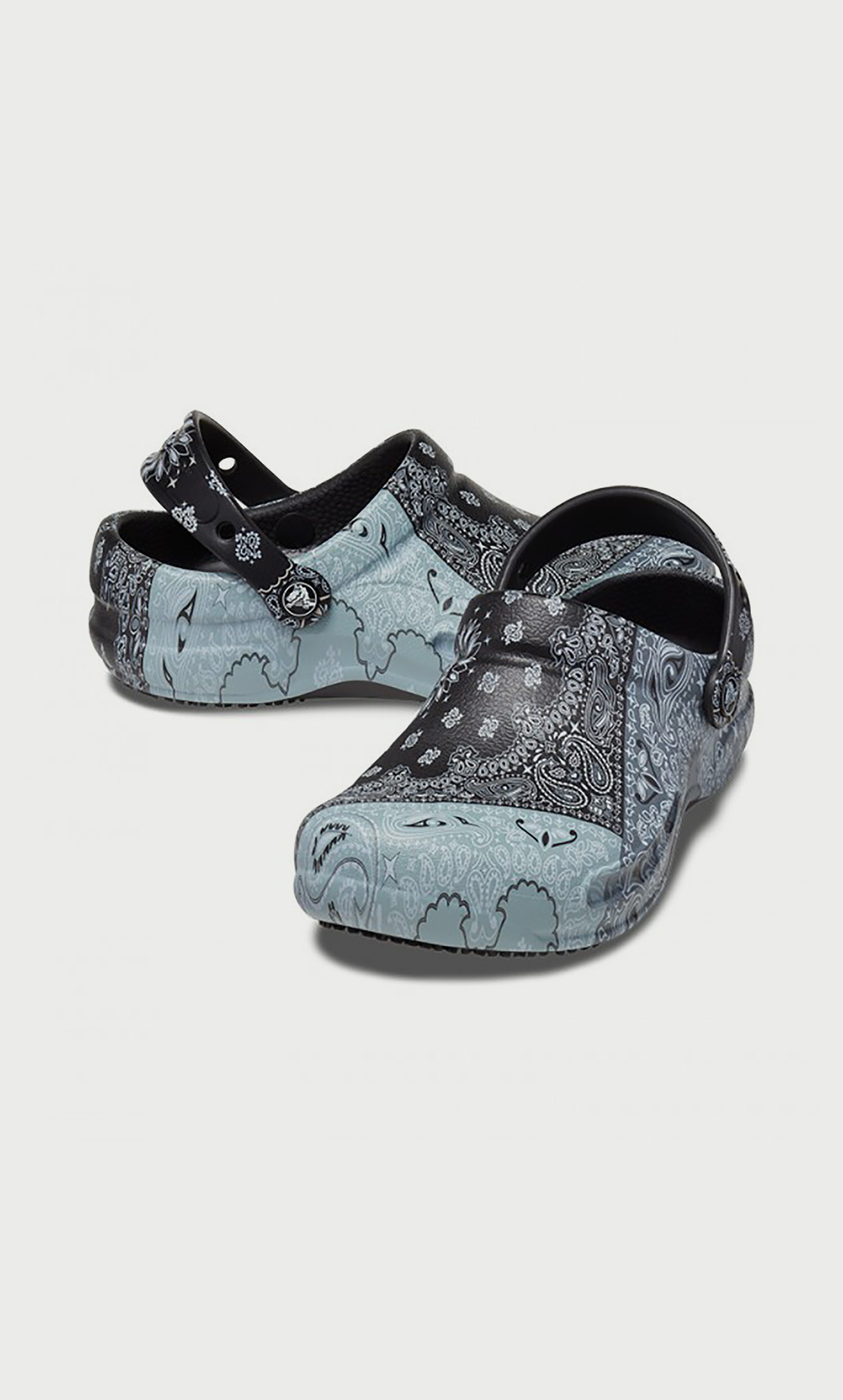 حذاء كلوج بيسترو غرافيك للجنسين من كروكس مع حزام خلفي  204044-1B5-women-shoes-sandals-flats-image-1