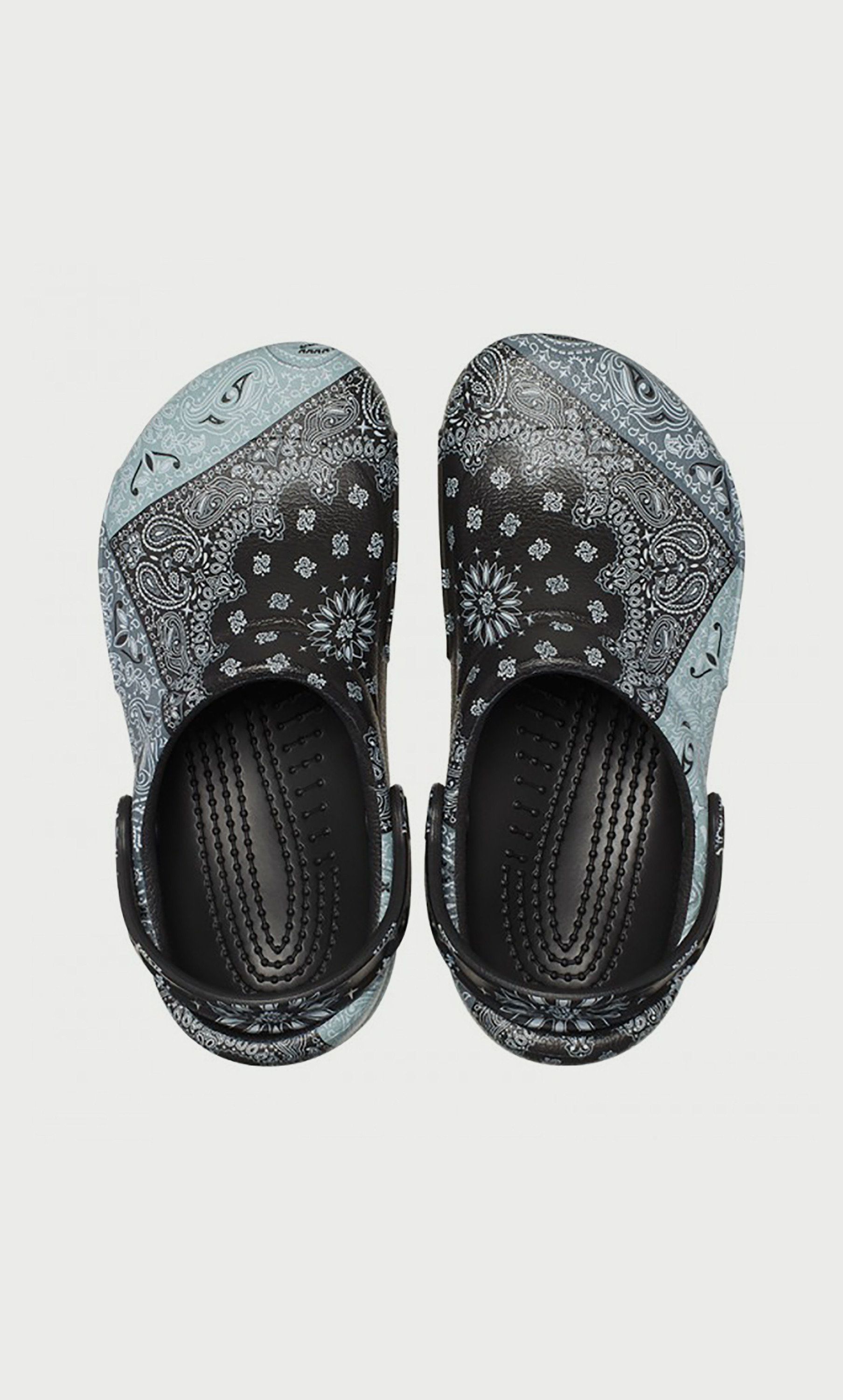 حذاء كلوج بيسترو غرافيك للجنسين من كروكس مع حزام خلفي  204044-1B5-women-shoes-sandals-flats-image-5