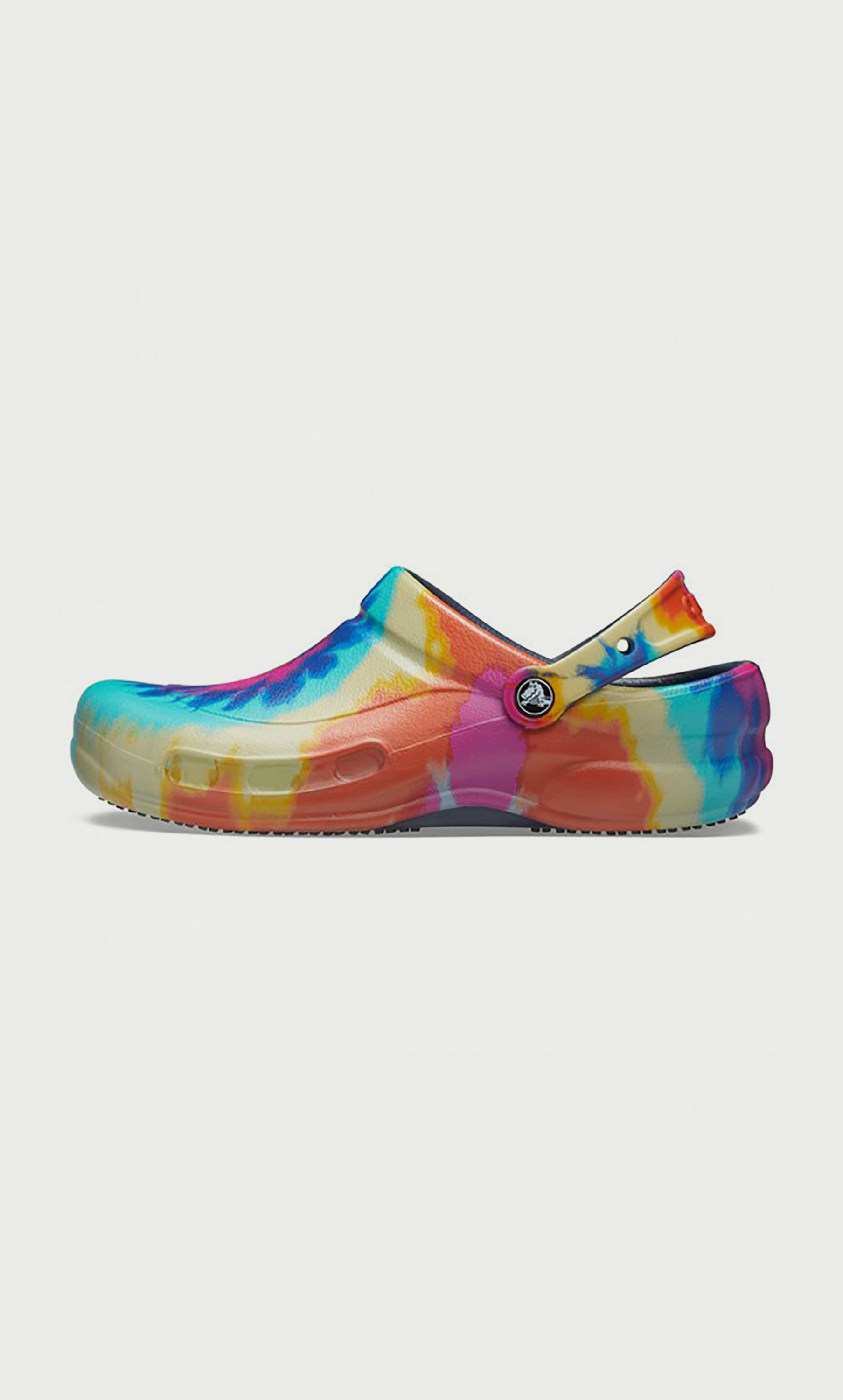 حذاء كلوج بيسترو غرافيك للجنسين من كروكس مع حزام خلفي  204044-410-women-shoes-sandals-flats-image-4