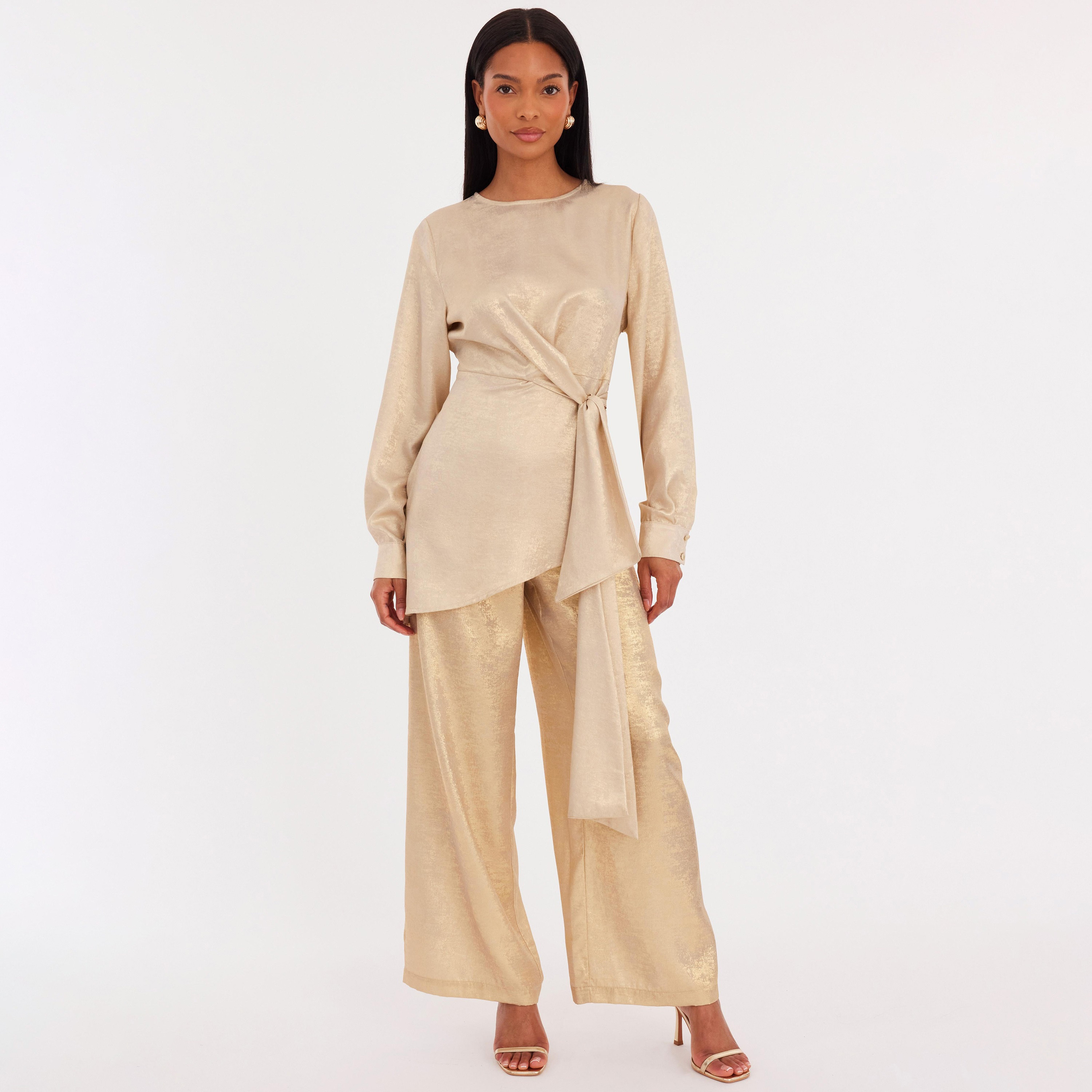 توب نسائي من الشيفون اللامع - ذهبي من كويز-women-clothing-shirtsandblouses-blouses-image-1