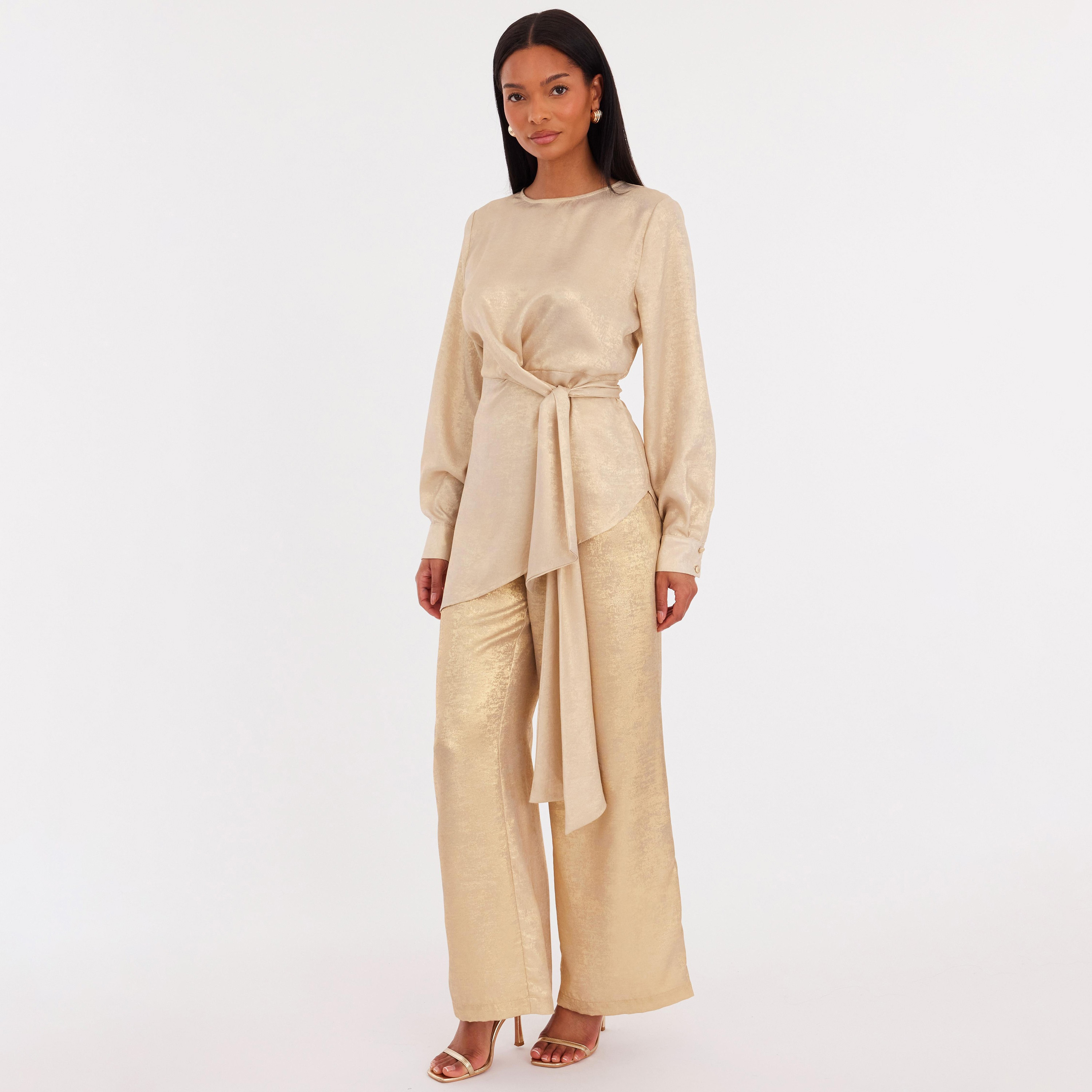 توب نسائي من الشيفون اللامع - ذهبي من كويز-women-clothing-shirtsandblouses-blouses-image-2