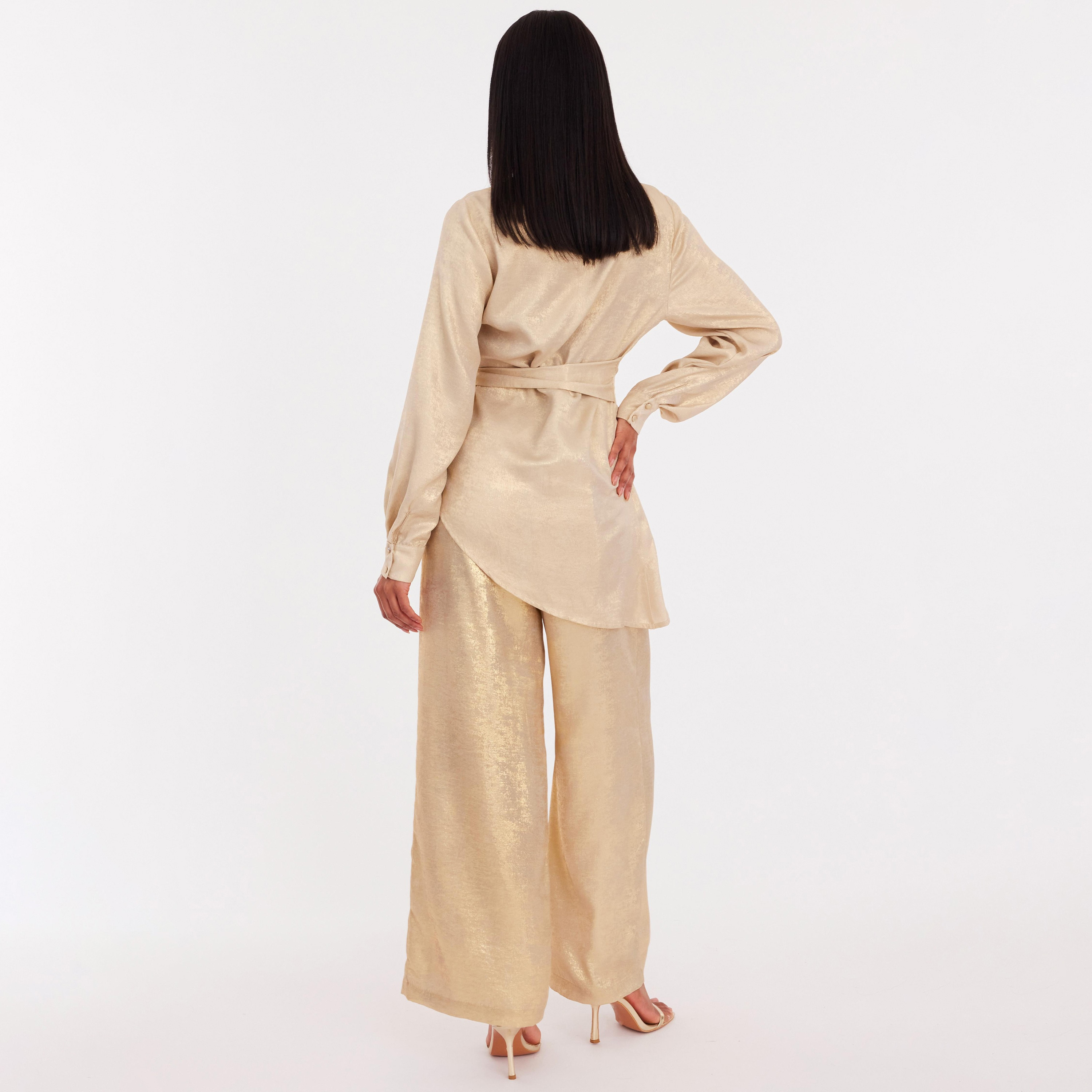 توب نسائي من الشيفون اللامع - ذهبي من كويز-women-clothing-shirtsandblouses-blouses-image-3