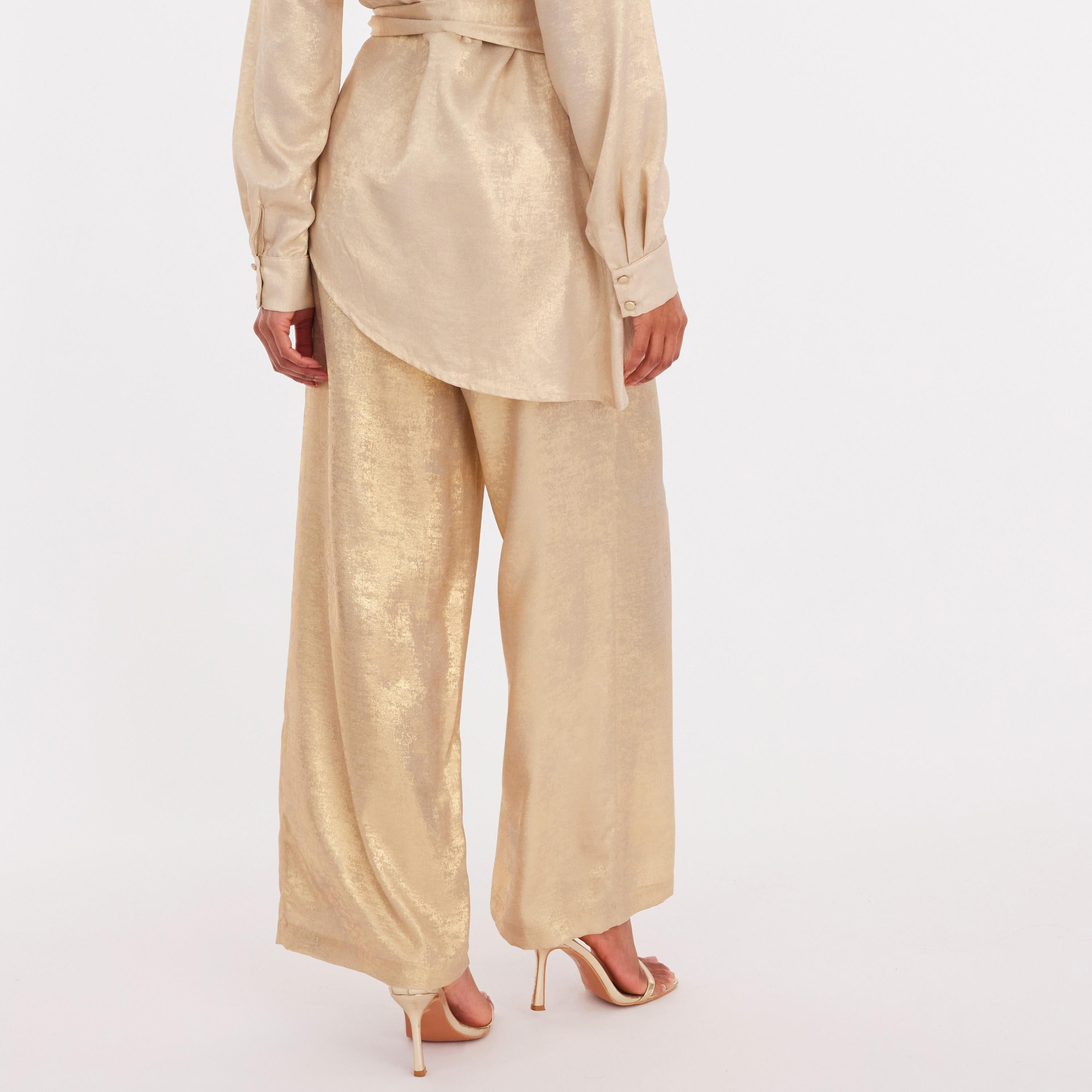 بنطلون نسائي بأرجل واسعة من الشيفون اللامع - ذهبي من كويز-women-clothing-bottoms-trousers-image-4