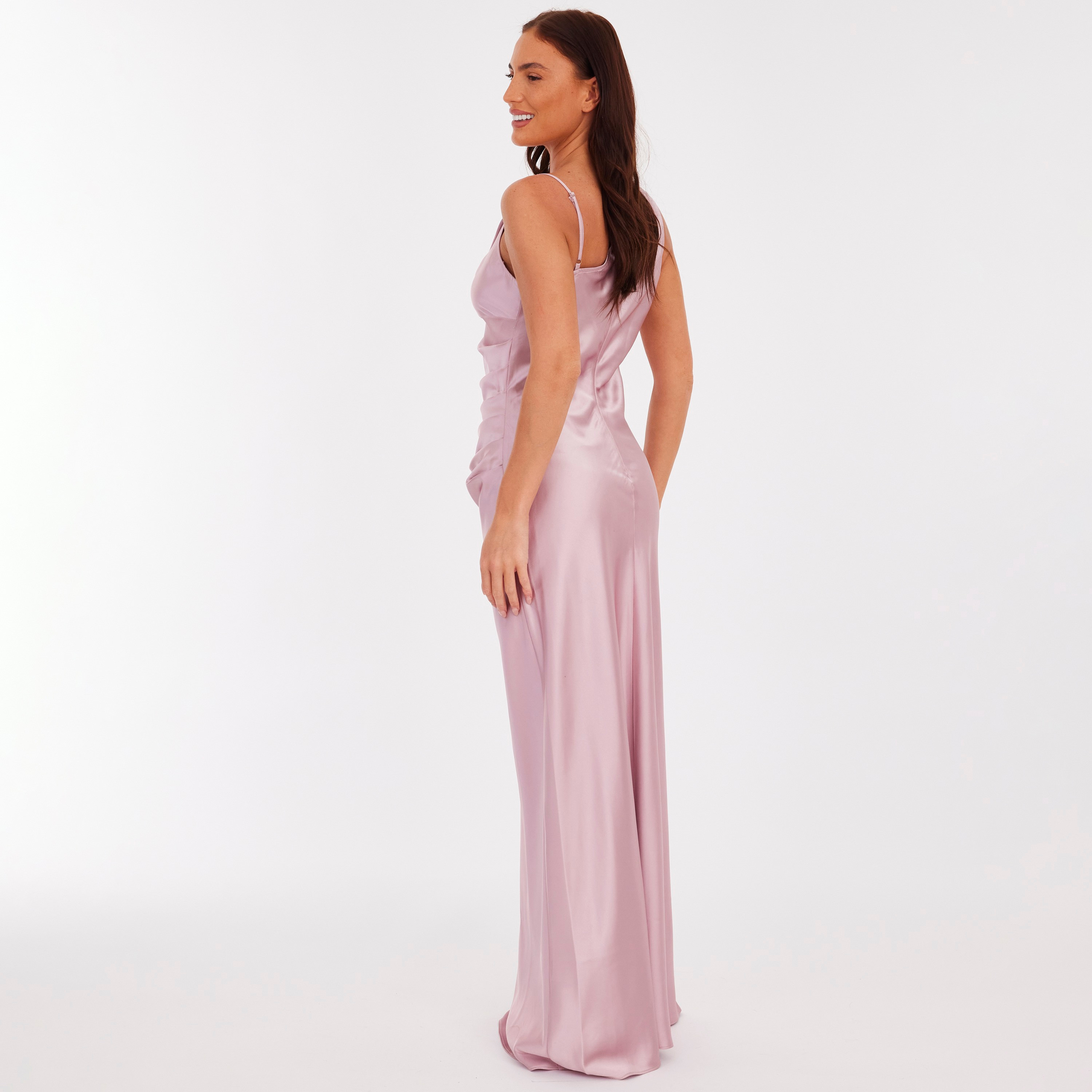 فستان نسائي "سليب" بفتحة رقبة واسعة ساتان مزموم - وردي باهت من كويز-women-clothing-dresses-image-3