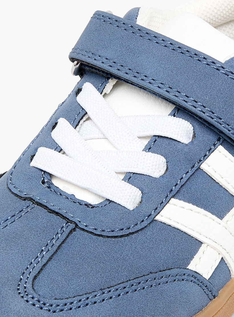 حذاء سنيكرز بشريط إغلاق لاصق للأولاد من جونيورز-boys-shoes-sneakers-image-7