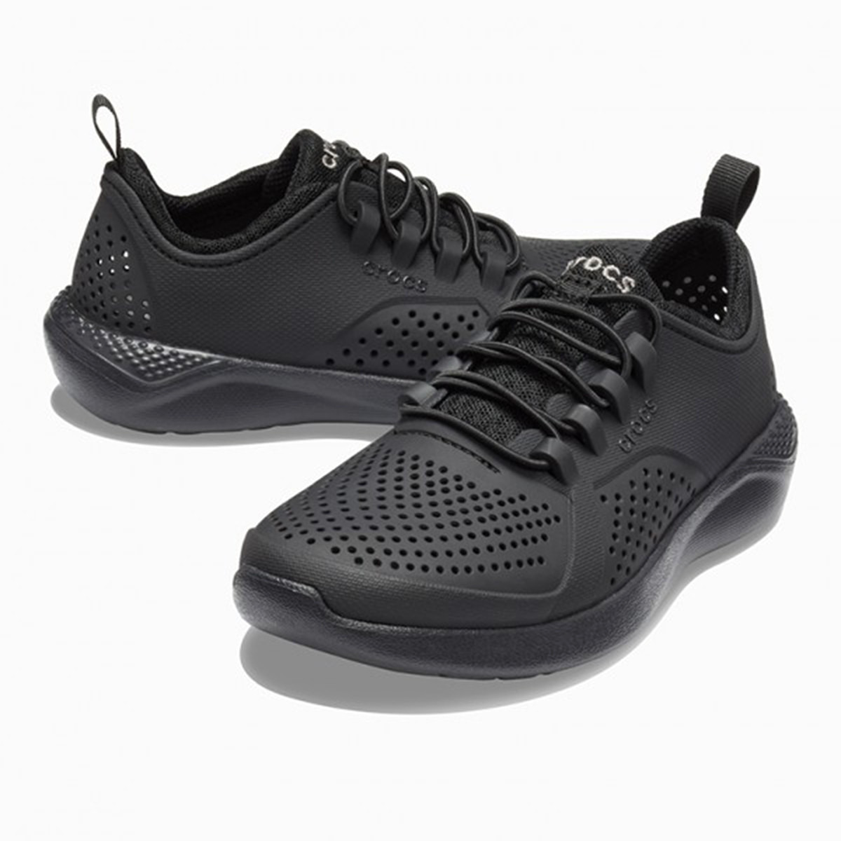 حذاء باسر من كروكس مع ليترايد للأطفال الصغار باللون الأسود و مزين بفتحة-boys-shoes-sneakers-image-1