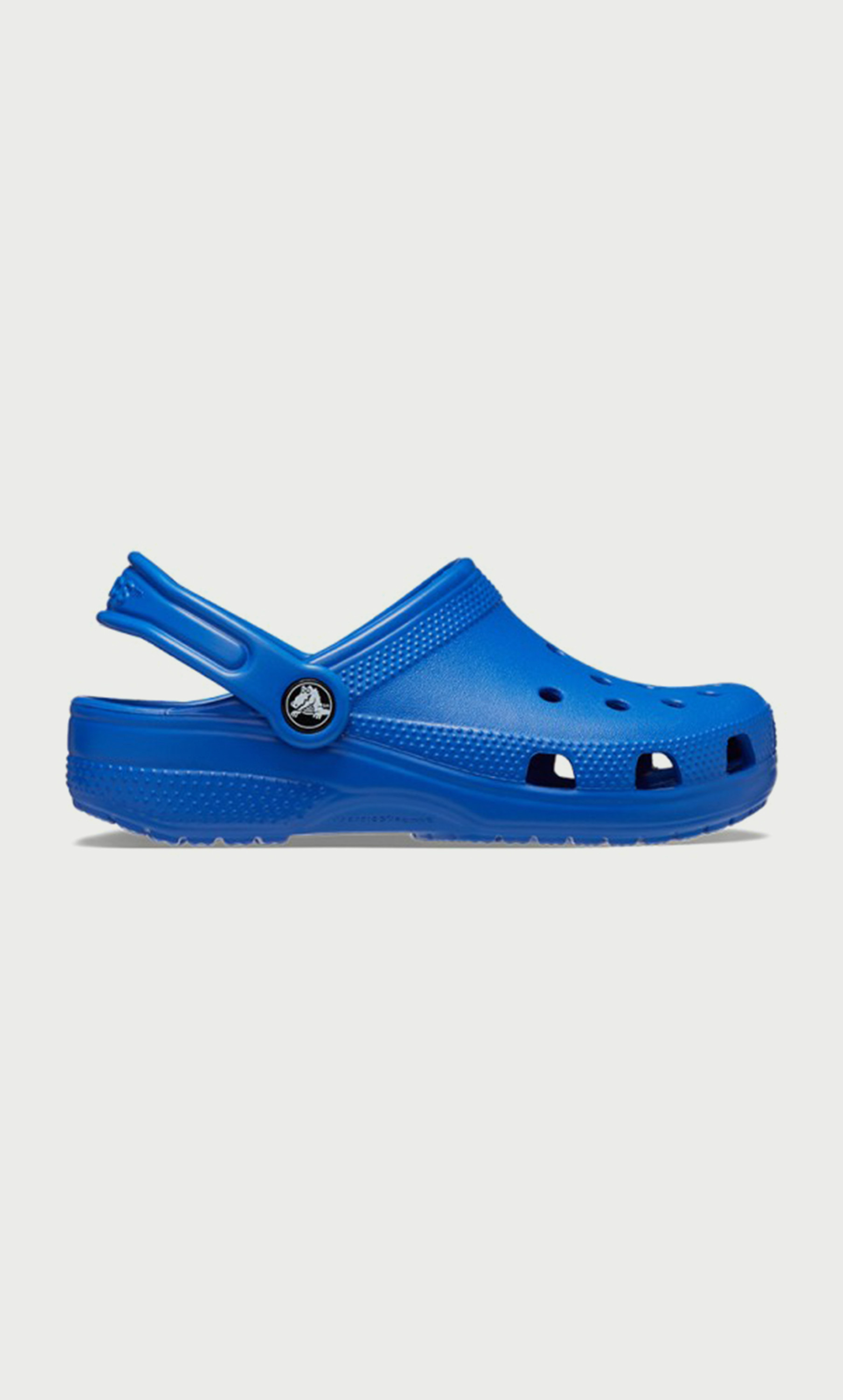 206991-4KZ قباقيب كروكس للأطفال بحمالة خلفية بتفاصيل مقصوصة-girls-shoes-sandals-image-3