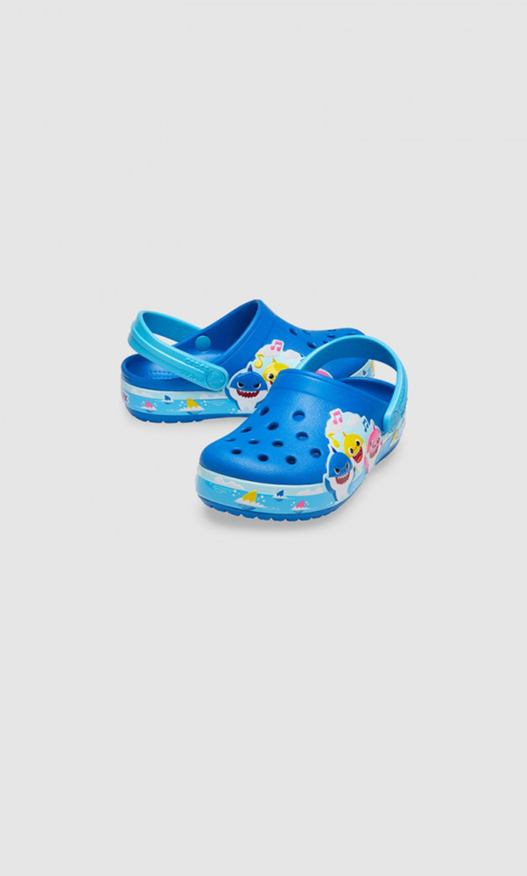 207066-4JL قباقيب كروكس للأطفال بحمالة خلفية بتفاصيل مقصوصة-girls-shoes-sandals-image-1
