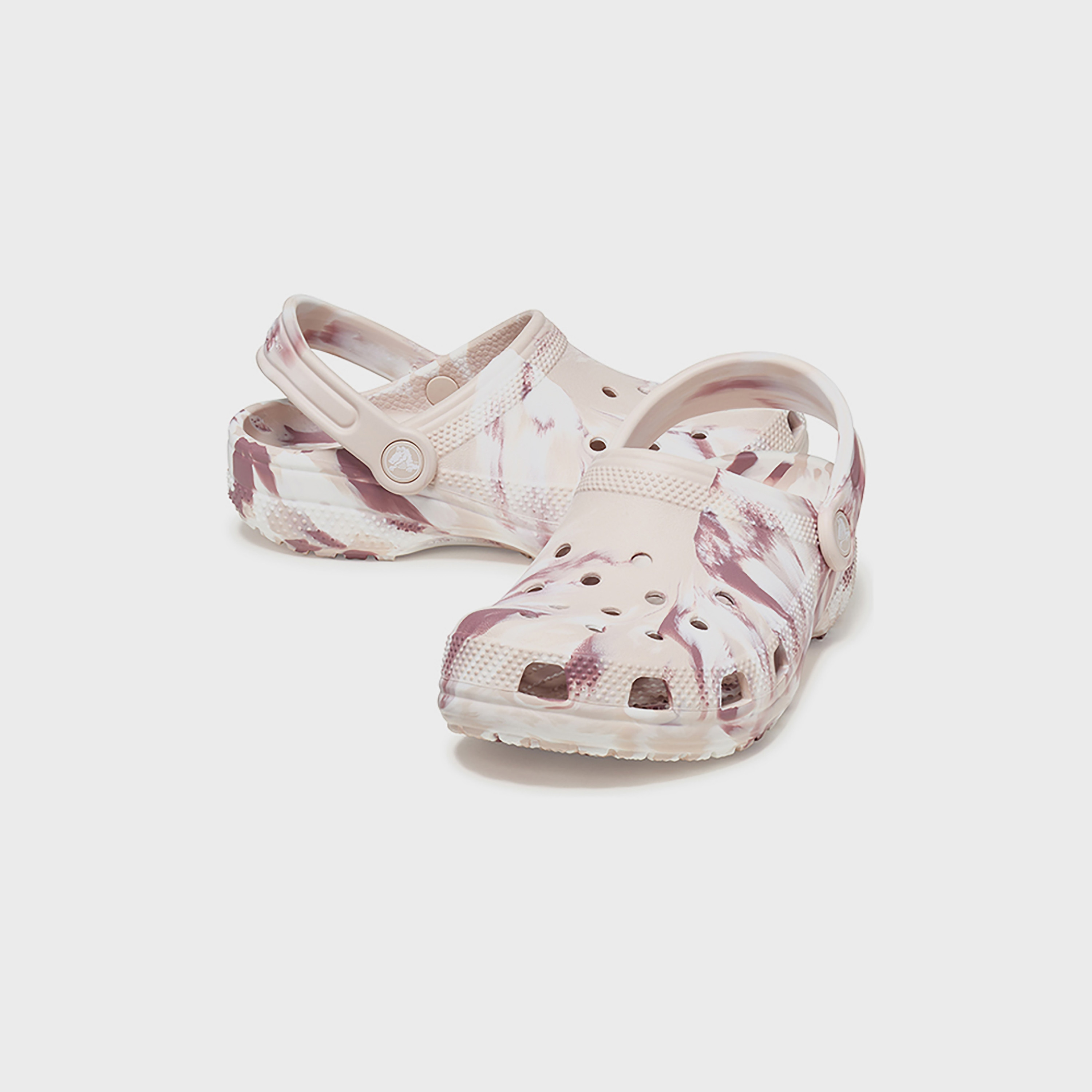  207464-3UF | قبقاب كلاسيكي من كروكس للأطفال مزين بفتحات رخامية مع حزام خلفي-boys-shoes-sandals-image-13