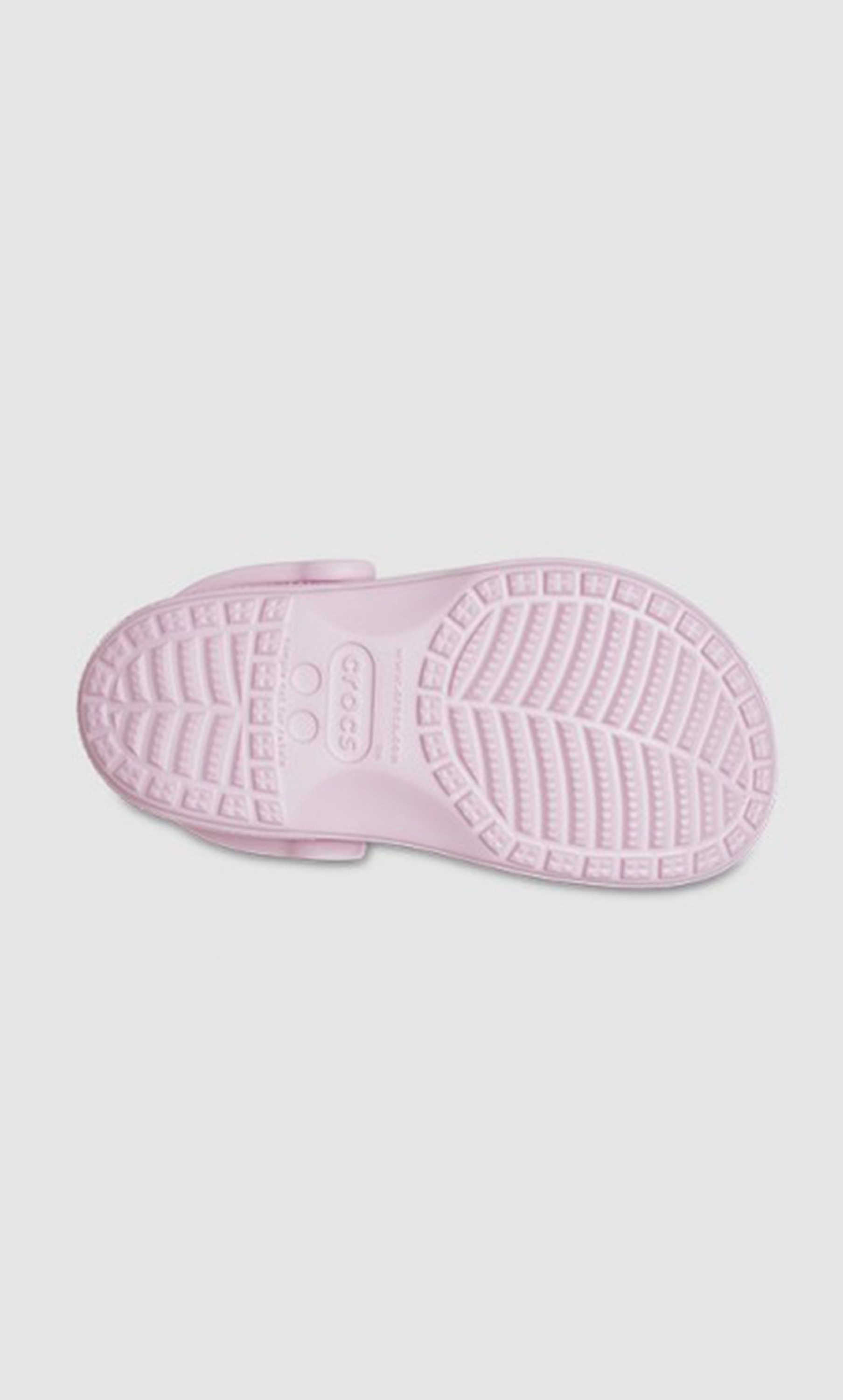 207537-6GD صندل أطفال بحزام خلفي بتفاصيل مقصوصة من كروكس-girls-shoes-sandals-image-5