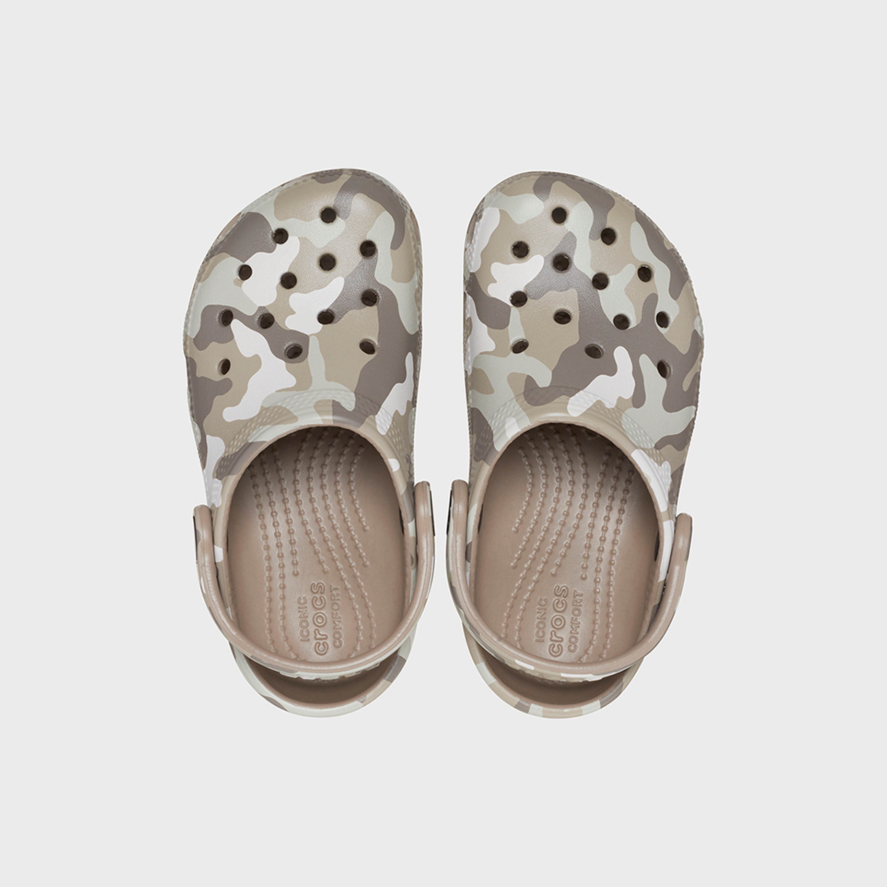 قباقيب مموهة كلاسيكية من كروكس للأطفال ذو سليب أون | 207594-2ZJ-boys-shoes-sandals-image-2