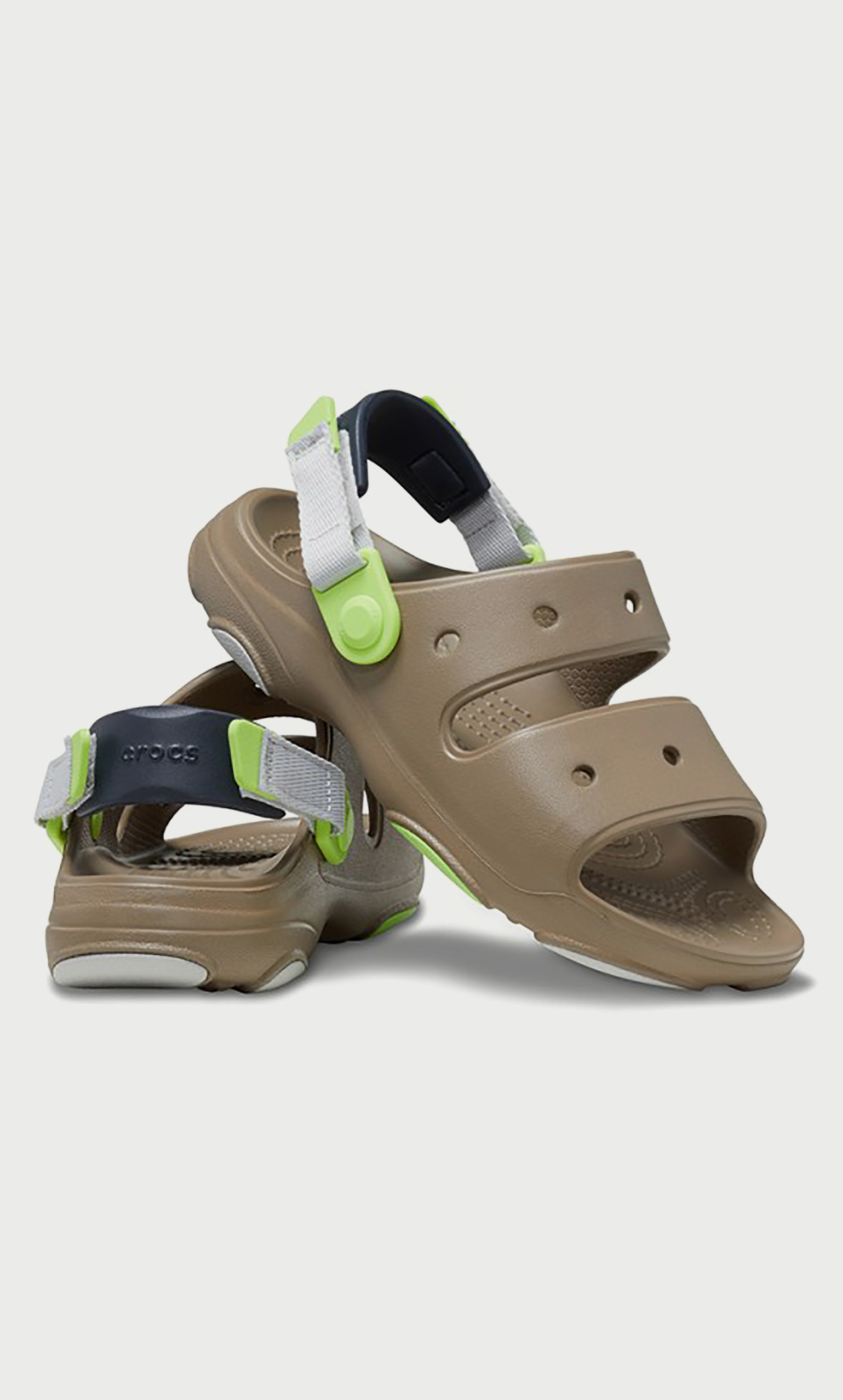 صندل كلاسيكي من كروكس للأطفال بتفاصيل مقصوصة لجميع التضاريس مع إغلاق فيلكرو-girls-shoes-sandals-image-7