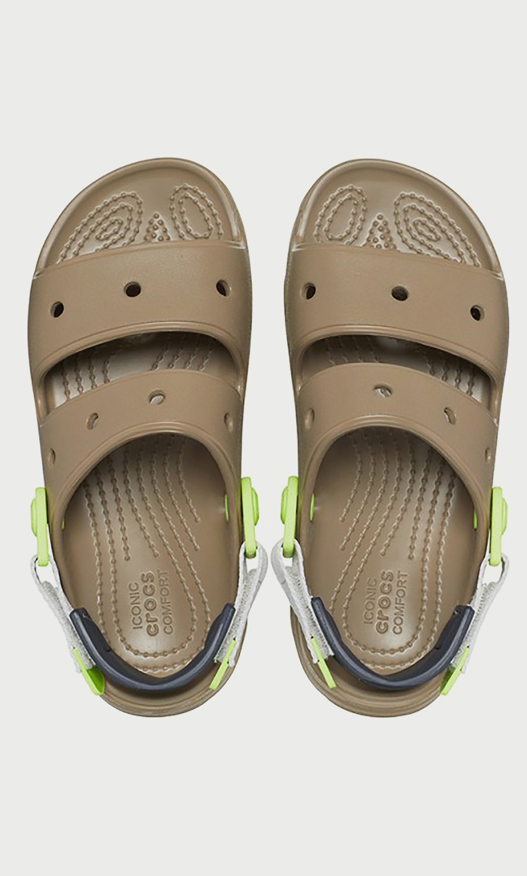صندل كلاسيكي من كروكس للأطفال بتفاصيل مقصوصة لجميع التضاريس مع إغلاق فيلكرو-girls-shoes-sandals-image-11