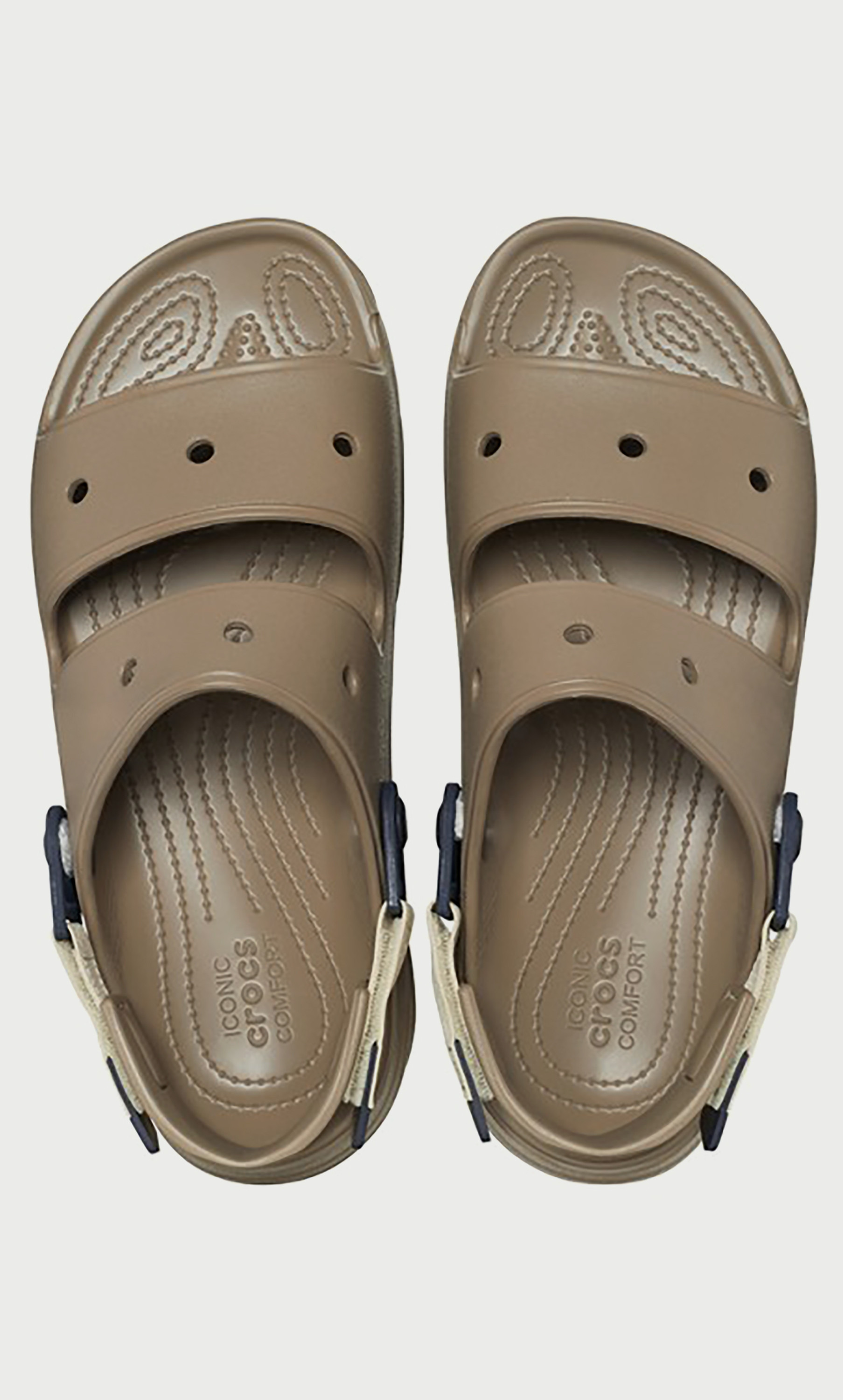 صندل كروكس للجنسين بتفاصيل مقصوصة لجميع التضاريس مع إغلاق فيلكرو-women-shoes-sandals-flats-image-11