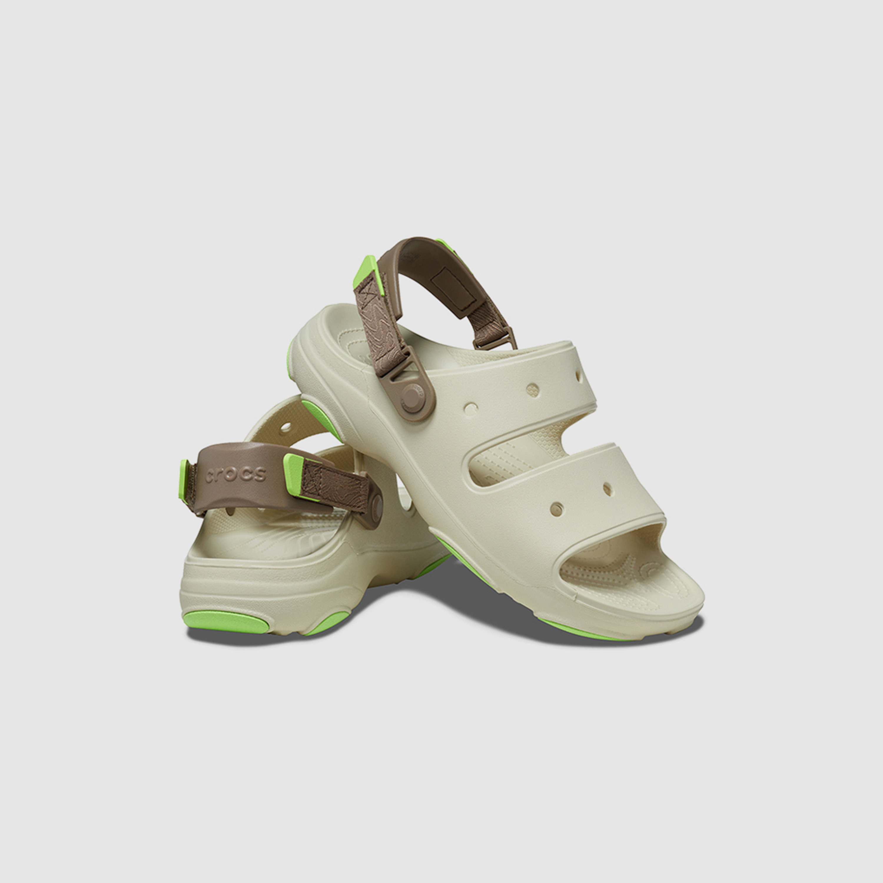 صندل كروكس للجنسين بتفاصيل مقصوصة لجميع التضاريس مع إغلاق فيلكرو-women-shoes-sandals-flats-image-19