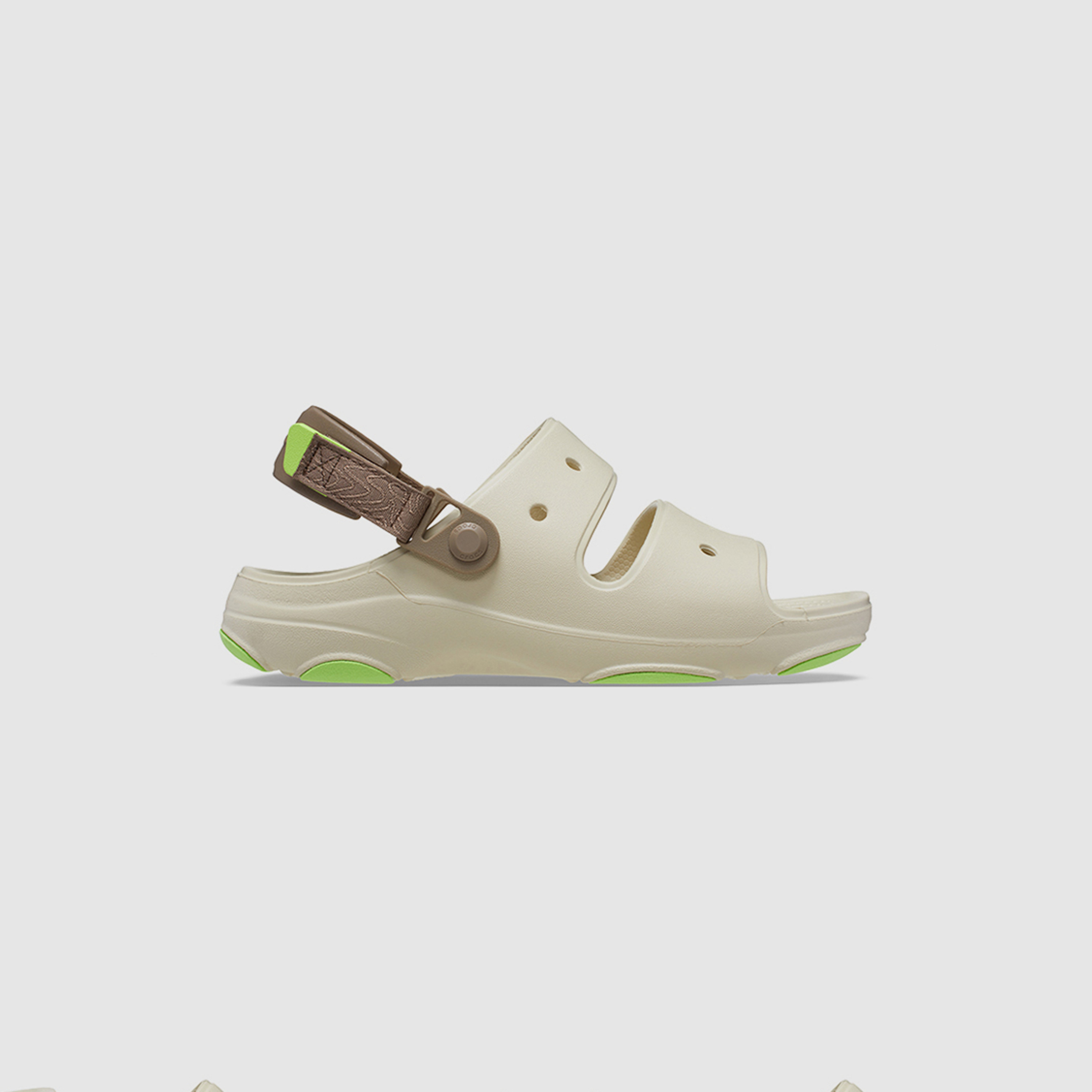 صندل كروكس للجنسين بتفاصيل مقصوصة لجميع التضاريس مع إغلاق فيلكرو-women-shoes-sandals-flats-image-21