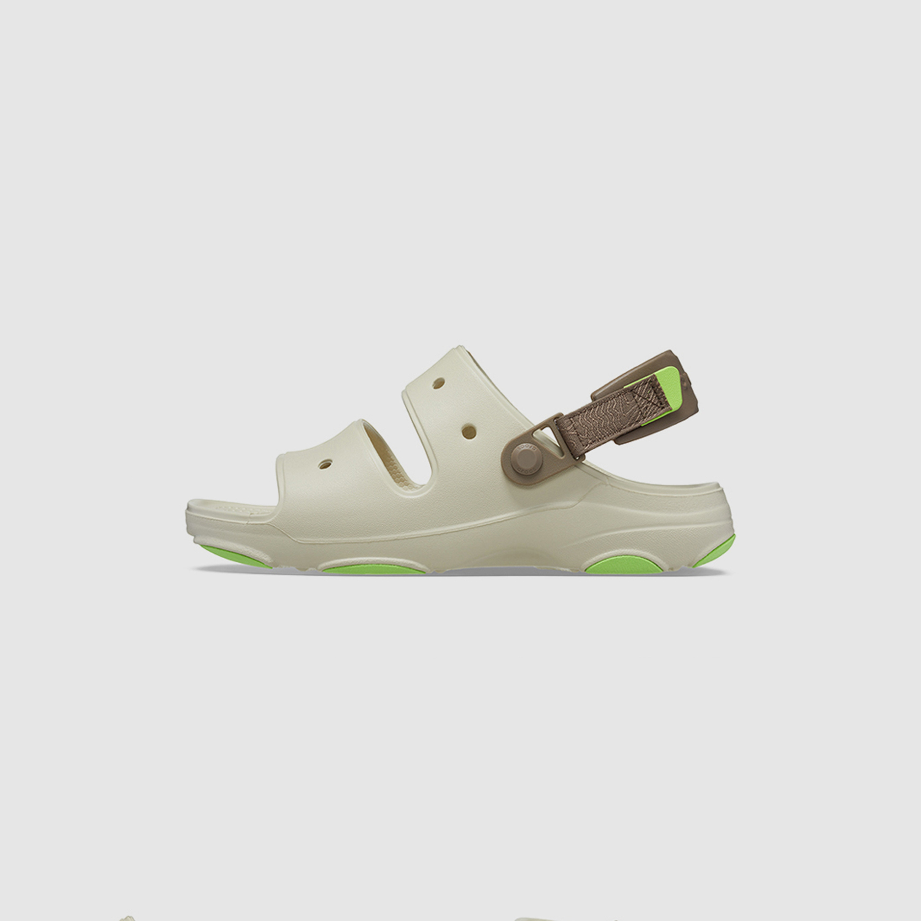 صندل كروكس للجنسين بتفاصيل مقصوصة لجميع التضاريس مع إغلاق فيلكرو-women-shoes-sandals-flats-image-22