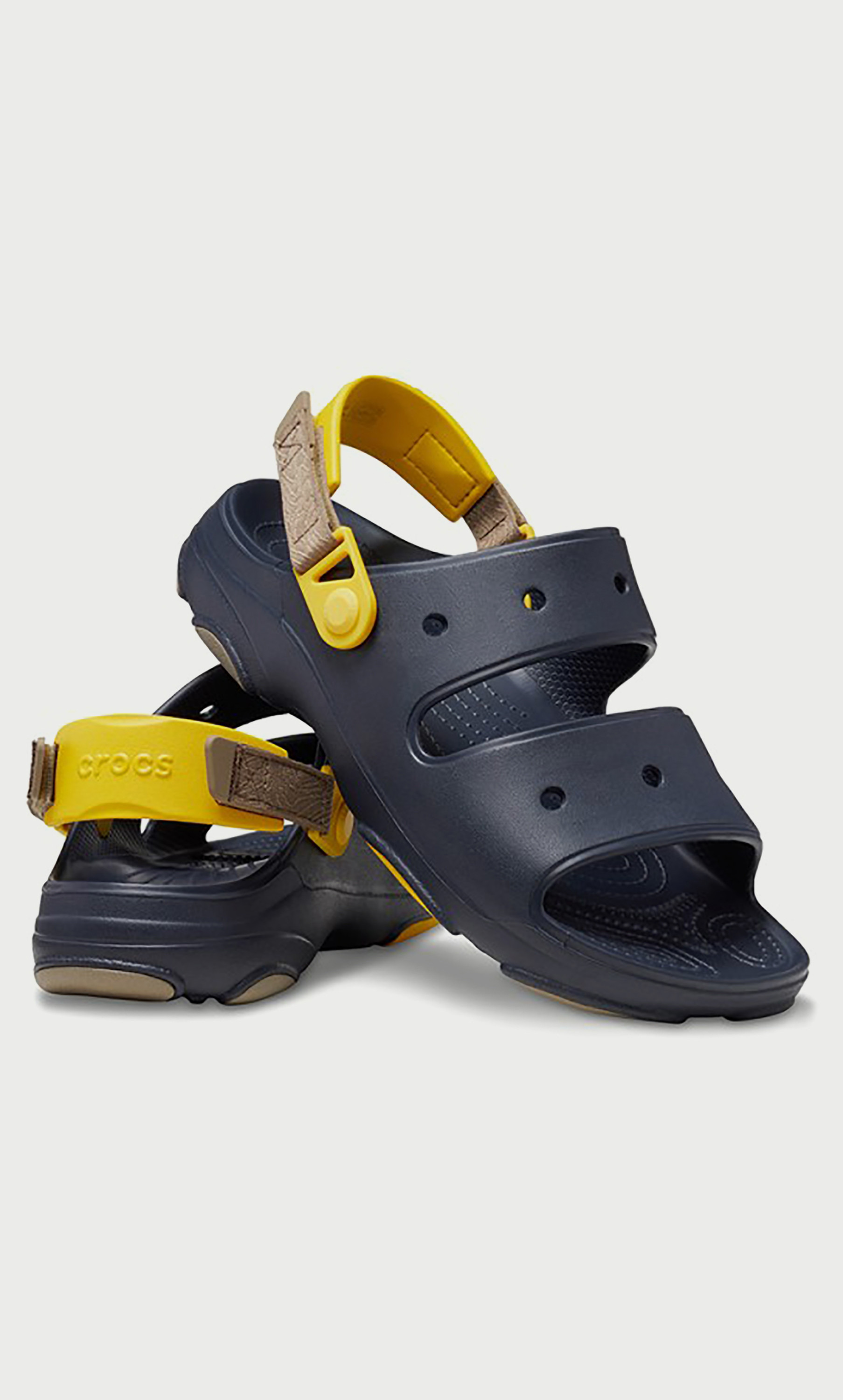 صندل كروكس للجنسين بتفاصيل مقصوصة لجميع التضاريس مع إغلاق فيلكرو-women-shoes-sandals-flats-image-13