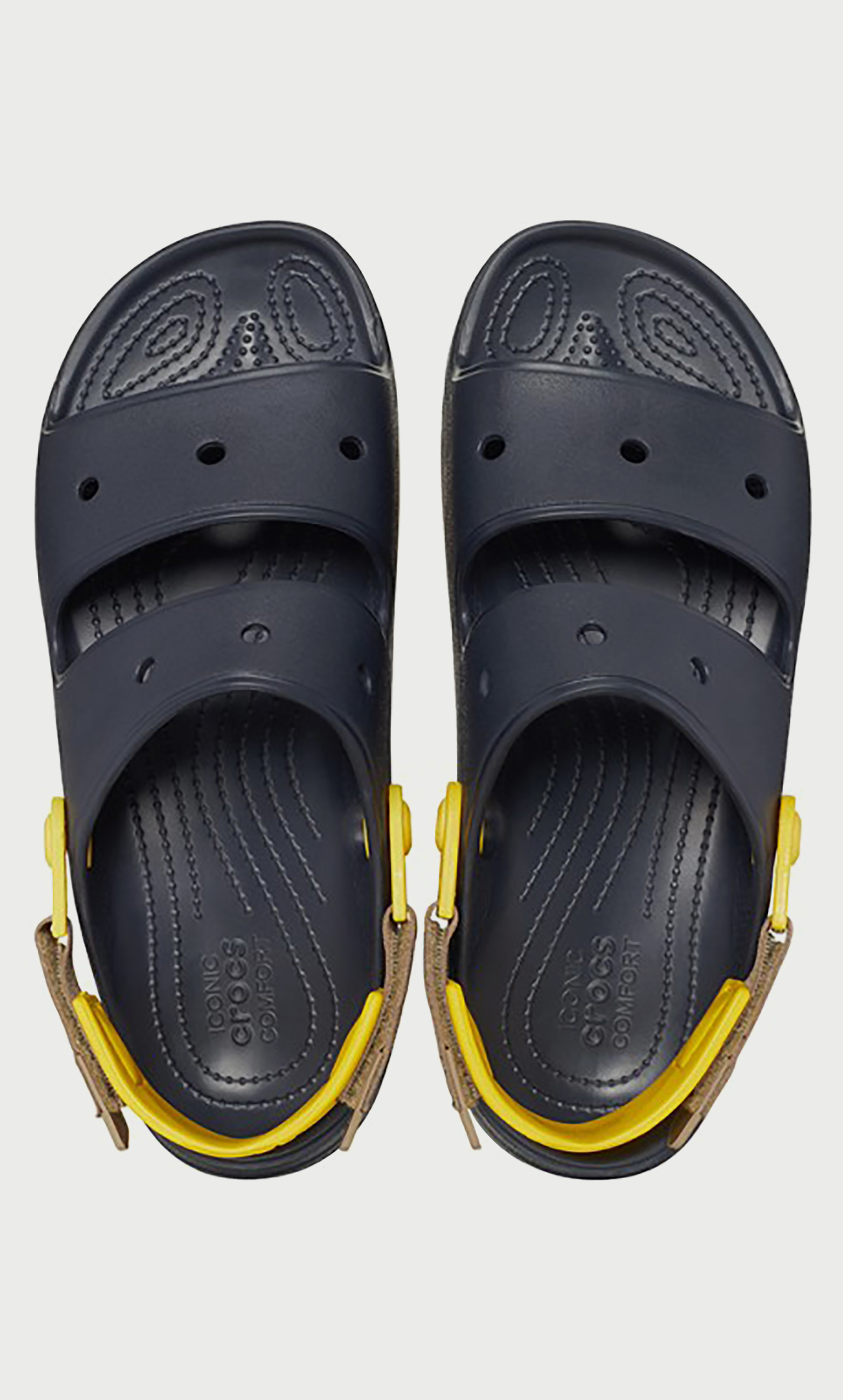 صندل كروكس للجنسين بتفاصيل مقصوصة لجميع التضاريس مع إغلاق فيلكرو-women-shoes-sandals-flats-image-17