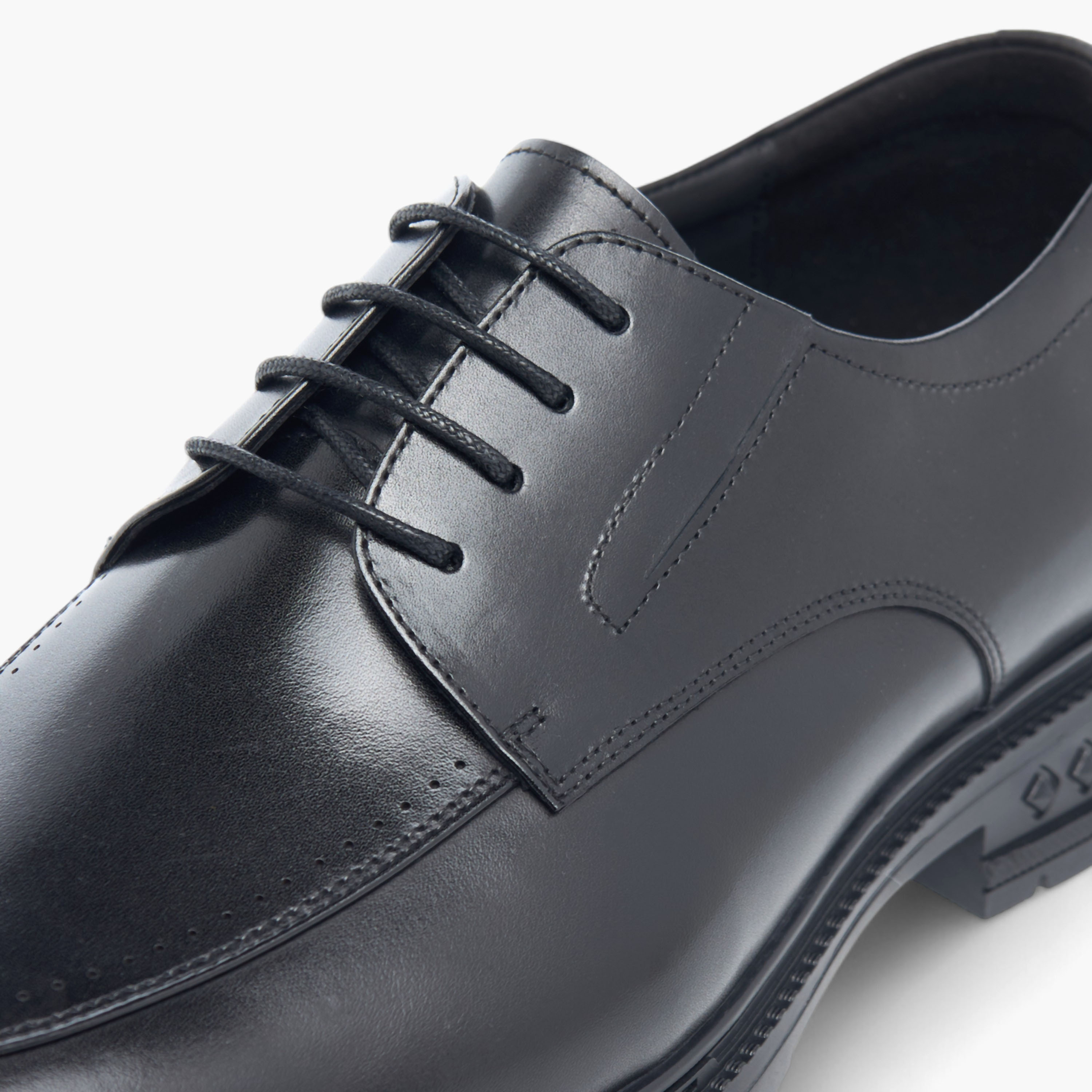 Le Confort Leather Solid Derby Shoes with Lace-Up Closure-men-shoes-formalshoes-image-4