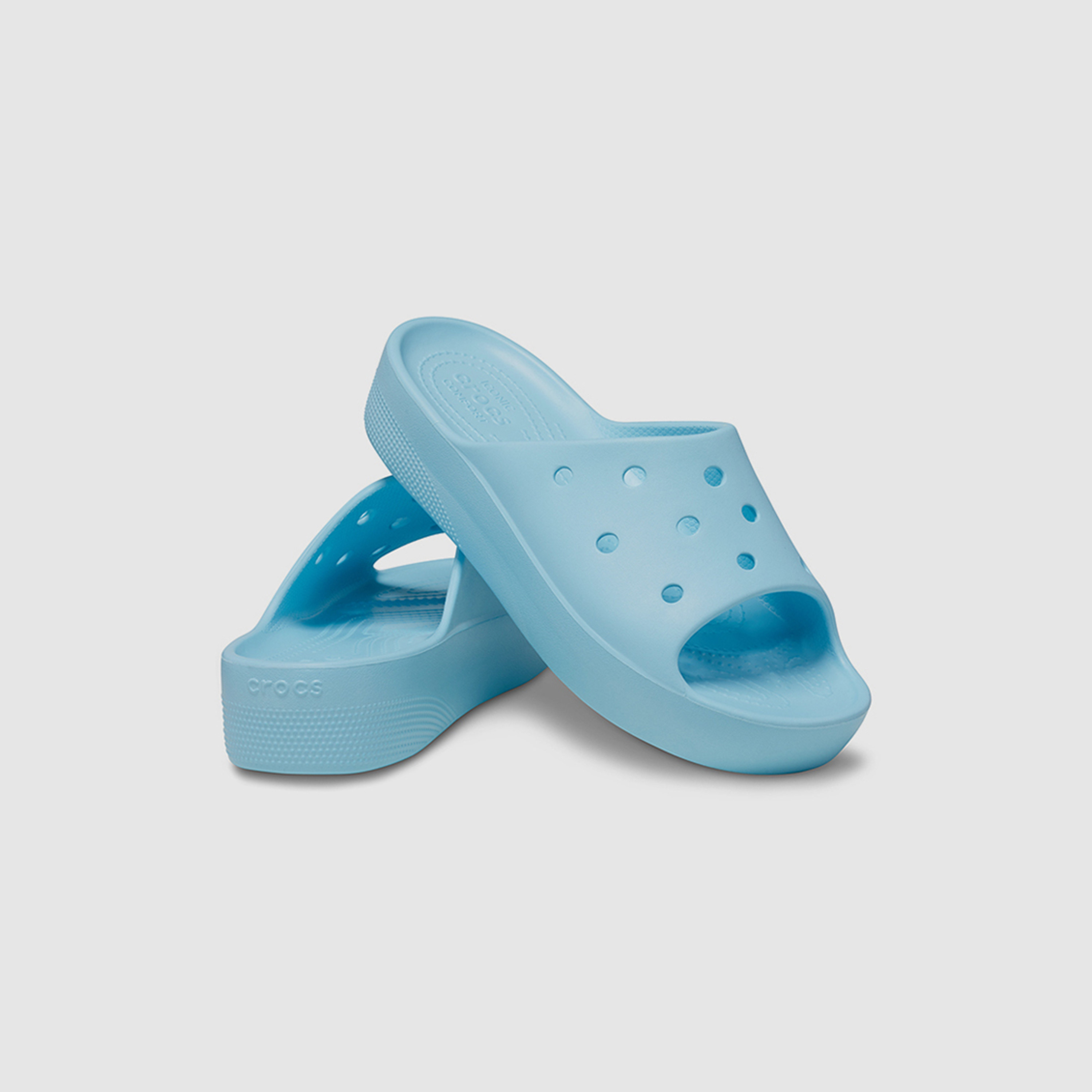  سلايدس كروكس كلاسيكي نسائي ذو بلاتفورم مع مزين بفتحات-women-shoes-sandals-flats-image-7