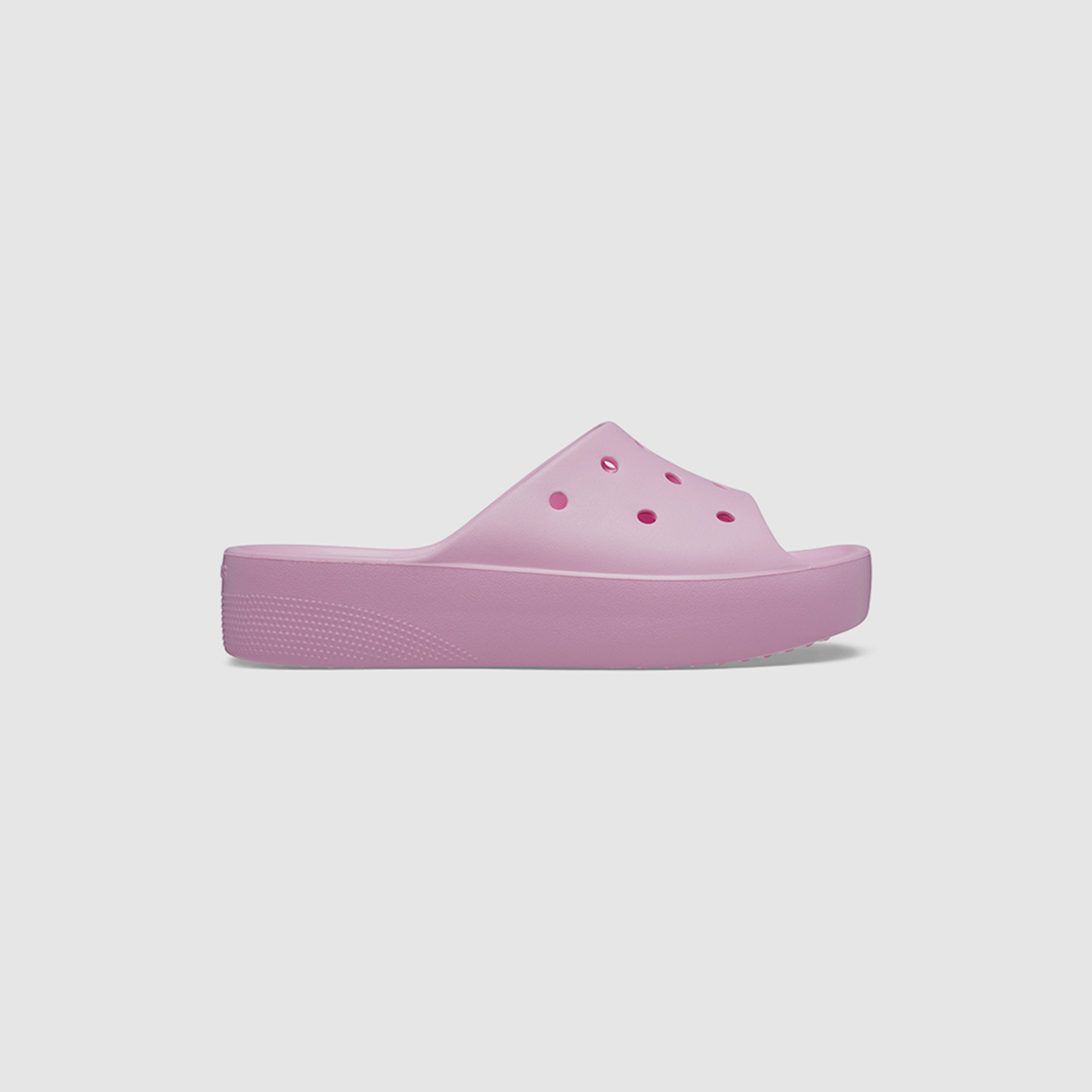  سلايدس كروكس كلاسيكي نسائي ذو بلاتفورم مع مزين بفتحات-women-shoes-sandals-flats-image-15