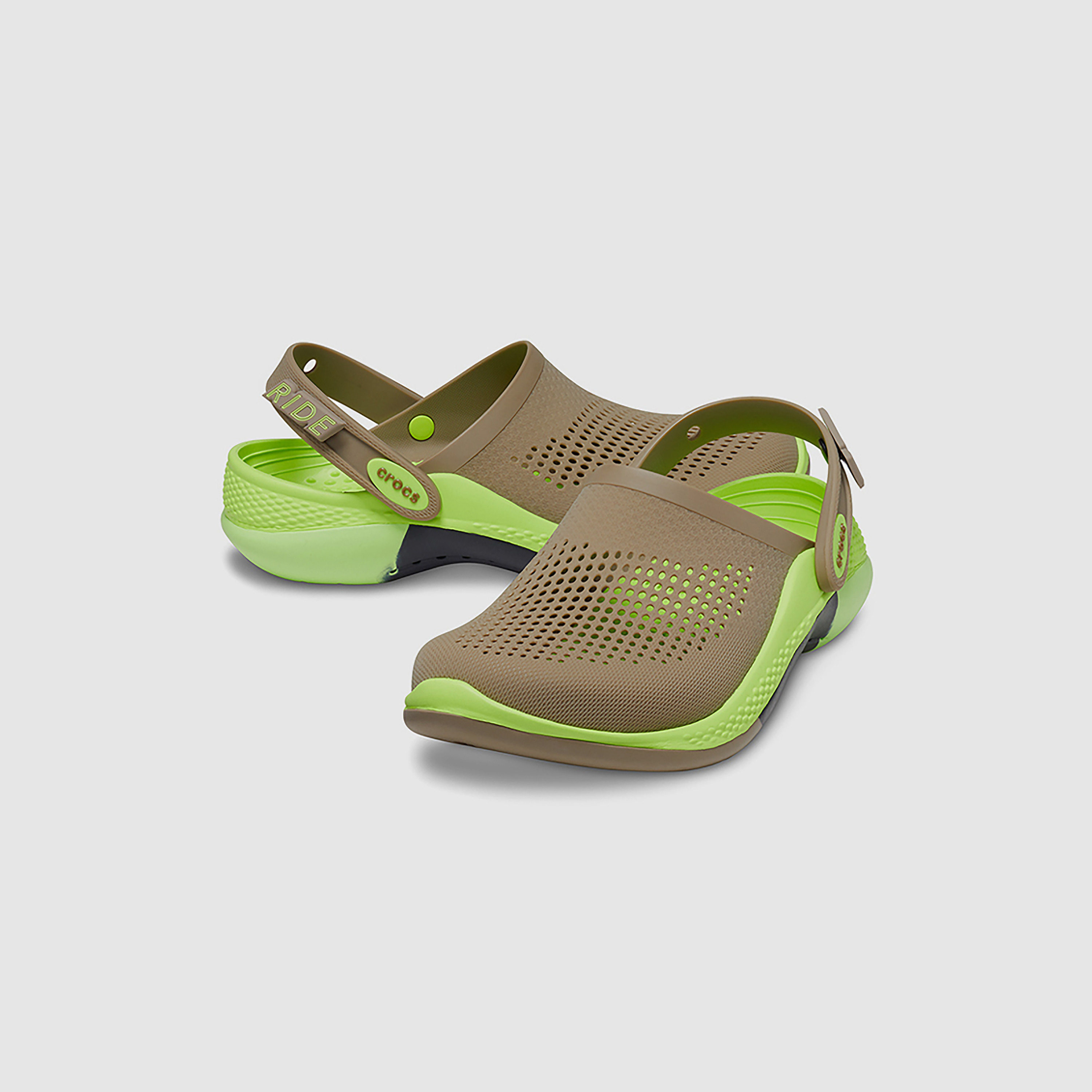 قبقاب من كروكس لايت رايد 360 ذو أومبير رخامي للجنسين مزين بفتحات مع حزام خلفي -men-shoes-flipflopsandslides-image-7