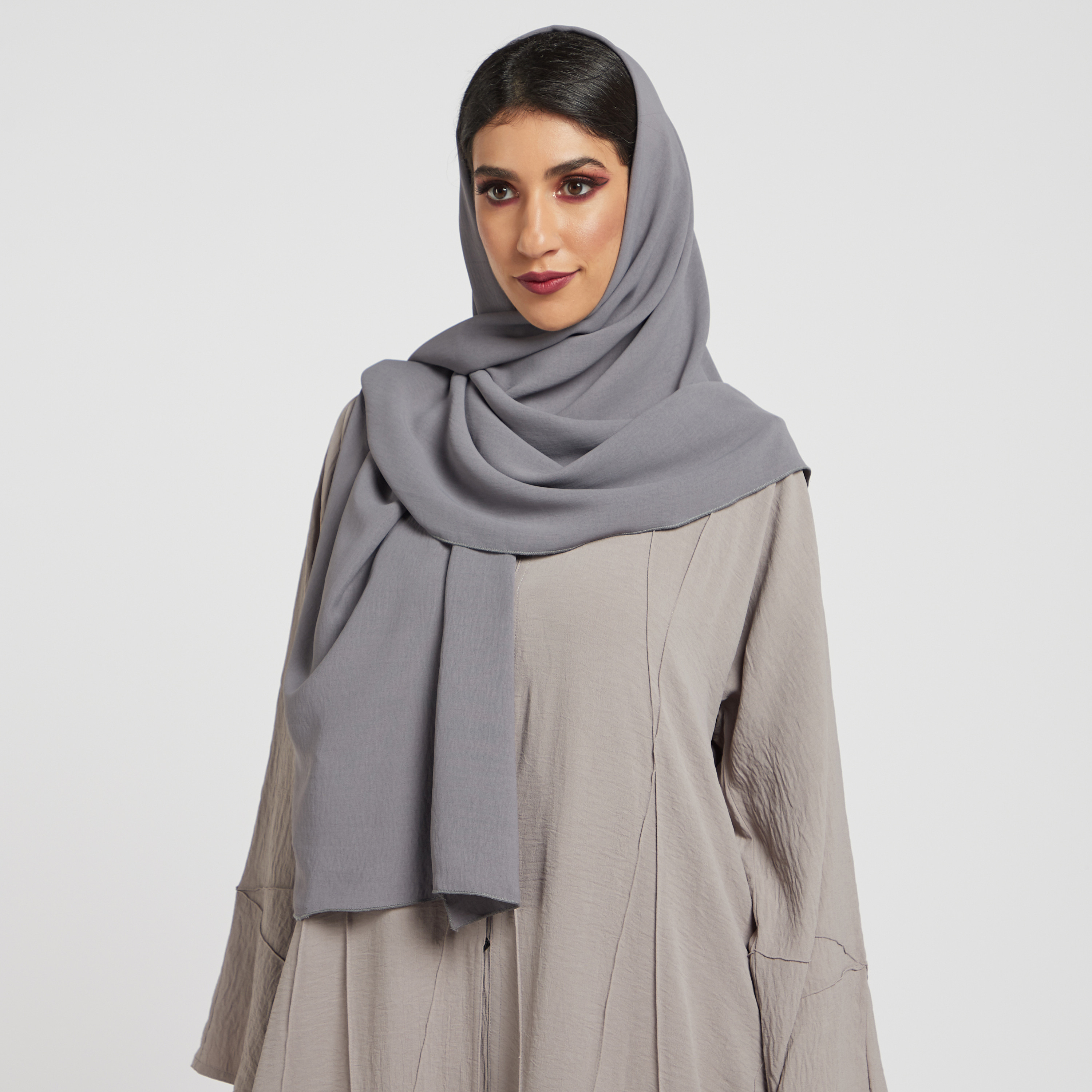 عباية بارزة الملمس بياقة v وحجاب من كابدا-women-arabicclothing-abayas-image-3