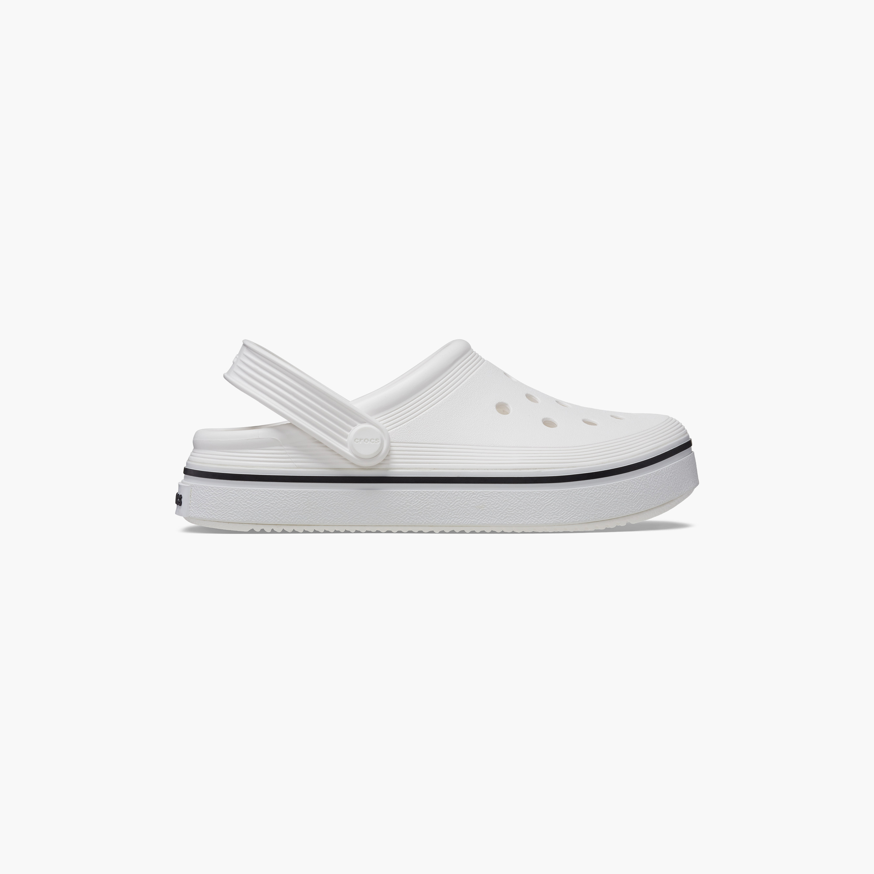  208477-100 | قبقاب ذو اوف كورت من كروكس للأطفال مزين بفتحات مع حزام خلفي-girls-shoes-sandals-image-3