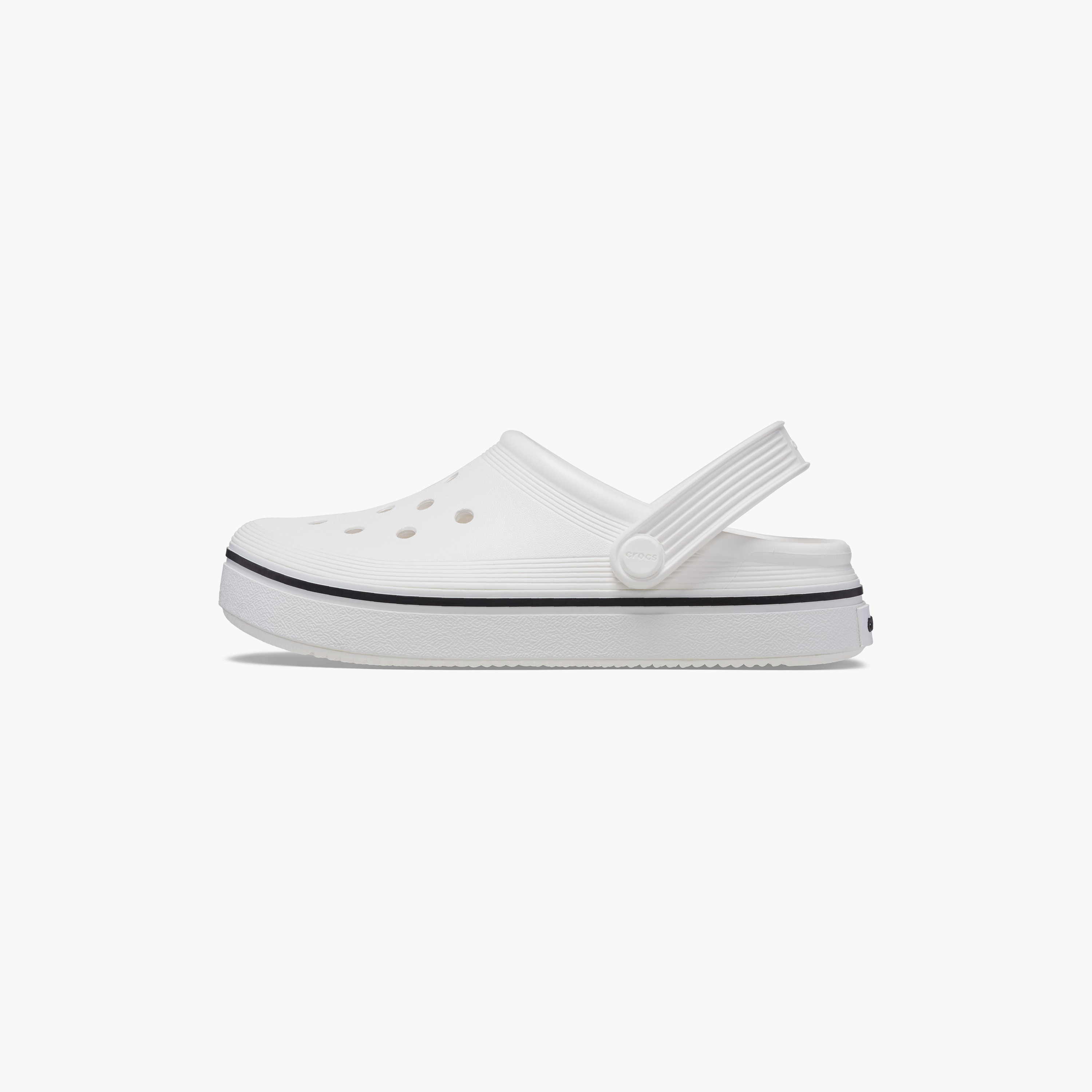  208477-100 | قبقاب ذو اوف كورت من كروكس للأطفال مزين بفتحات مع حزام خلفي-girls-shoes-sandals-image-4