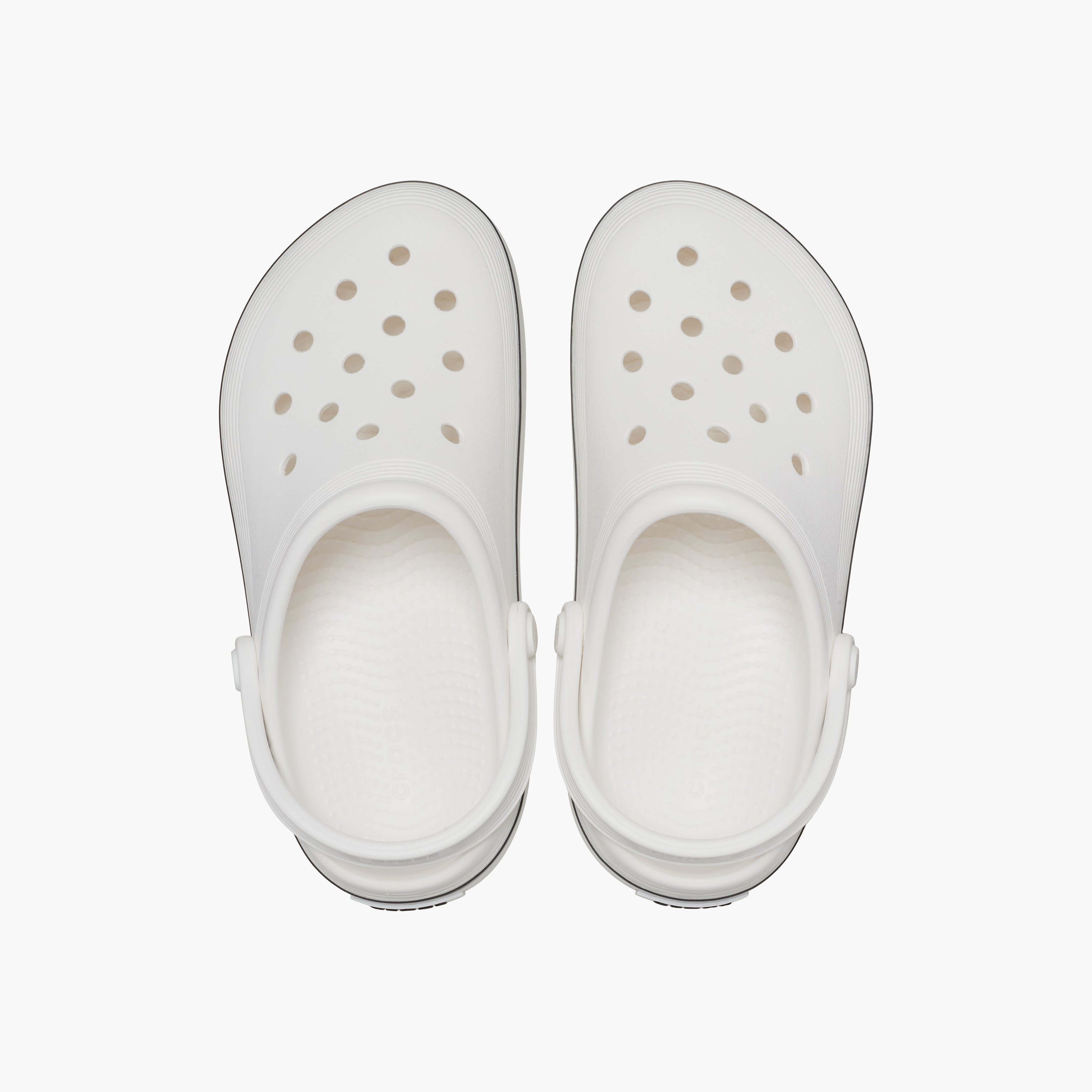  208477-100 | قبقاب ذو اوف كورت من كروكس للأطفال مزين بفتحات مع حزام خلفي-girls-shoes-sandals-image-5