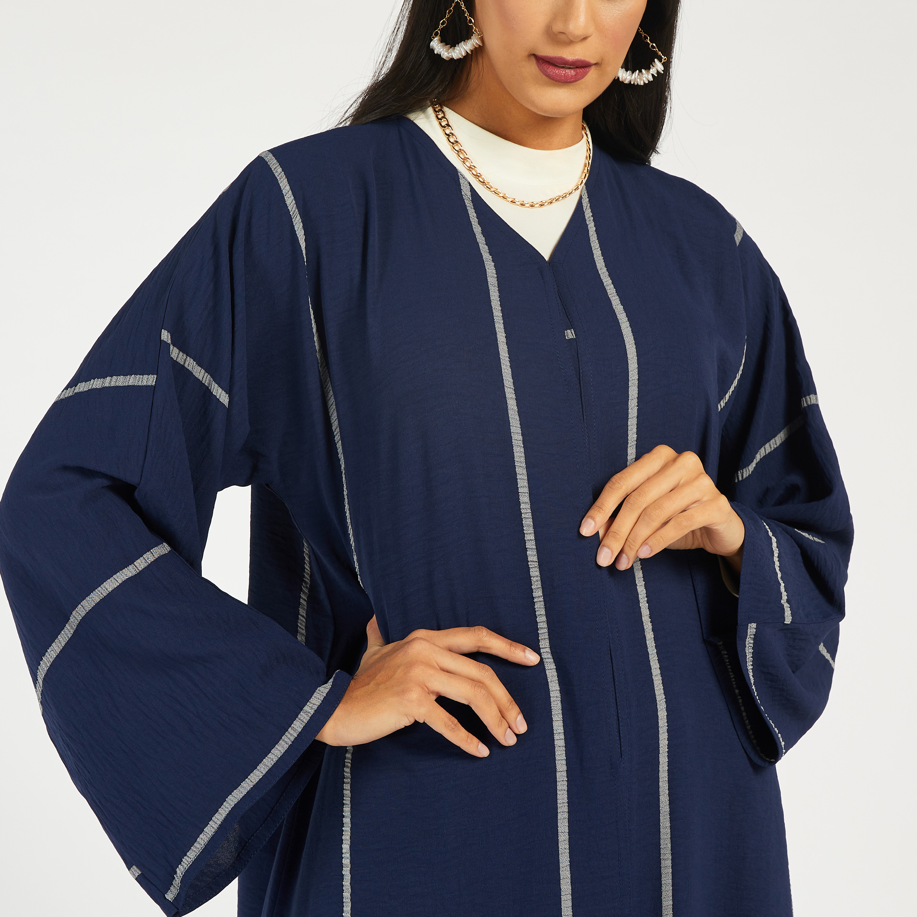 عباية مقلمة بياقة v وحجاب من كابدا-women-arabicclothing-abayas-image-4