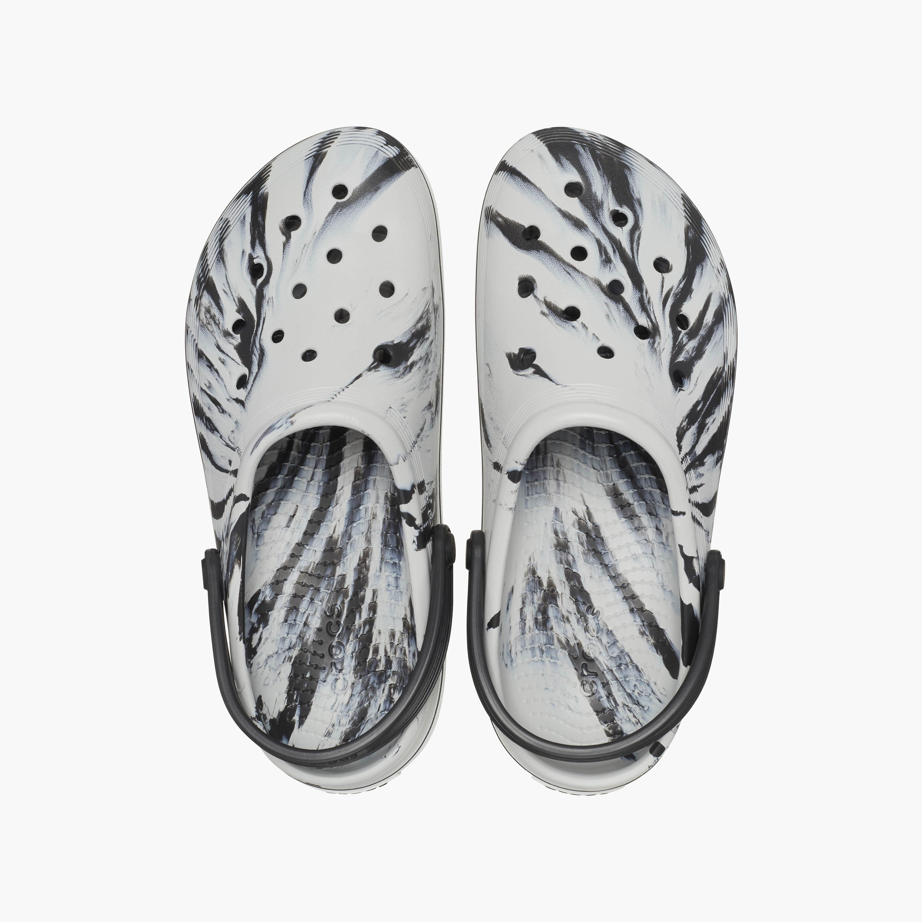  208601-066 | قباقيب ذو اوف كورت من كروكس للجنسين ذو تفاصيل مقصوصة رخامية-women-shoes-sandals-flats-image-5