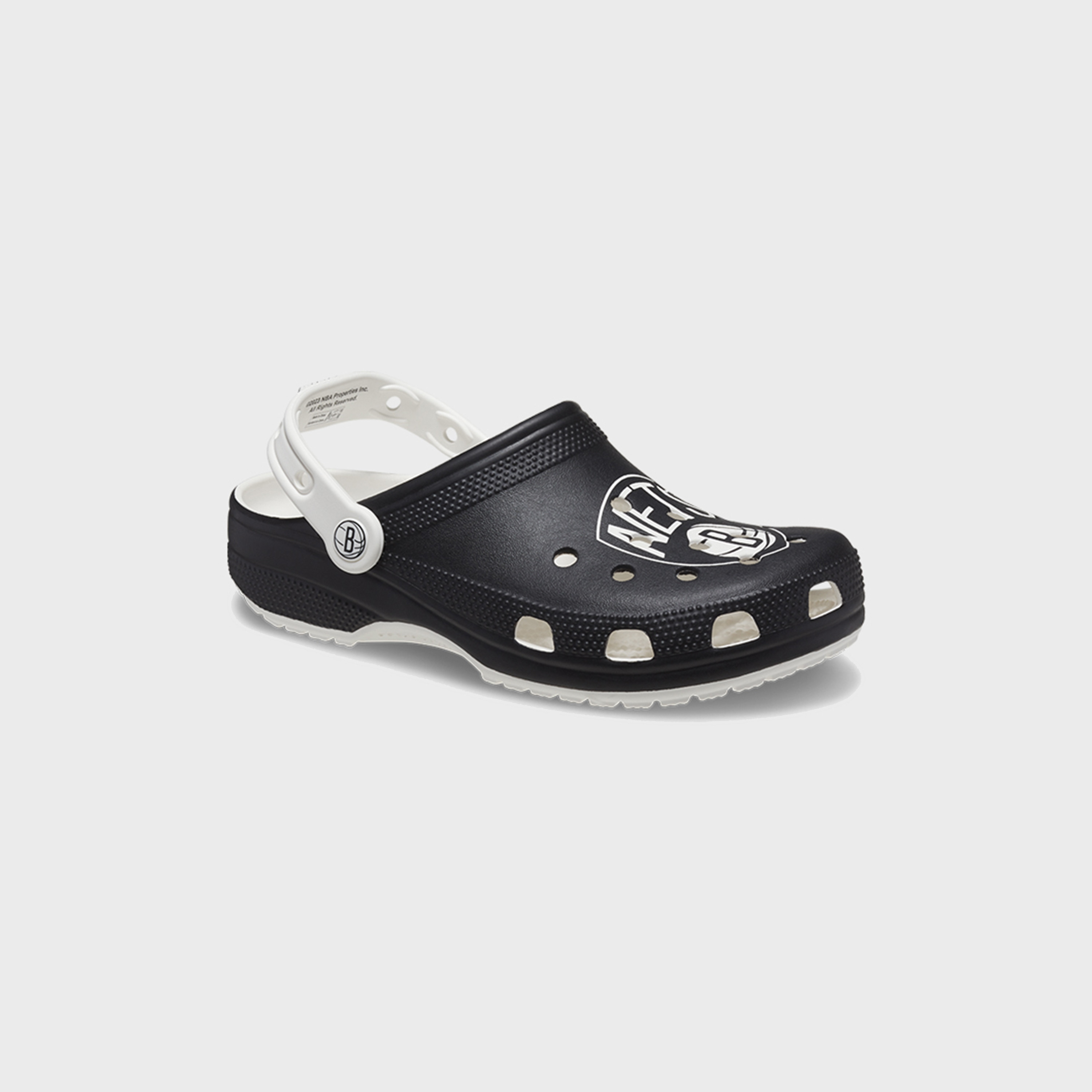 قباقيب كلاسيكية من كروكس ذو سليب أون إن بي إيه بروكلين نتس للجنسين | 208651-103-women-shoes-sandals-flats-image-3