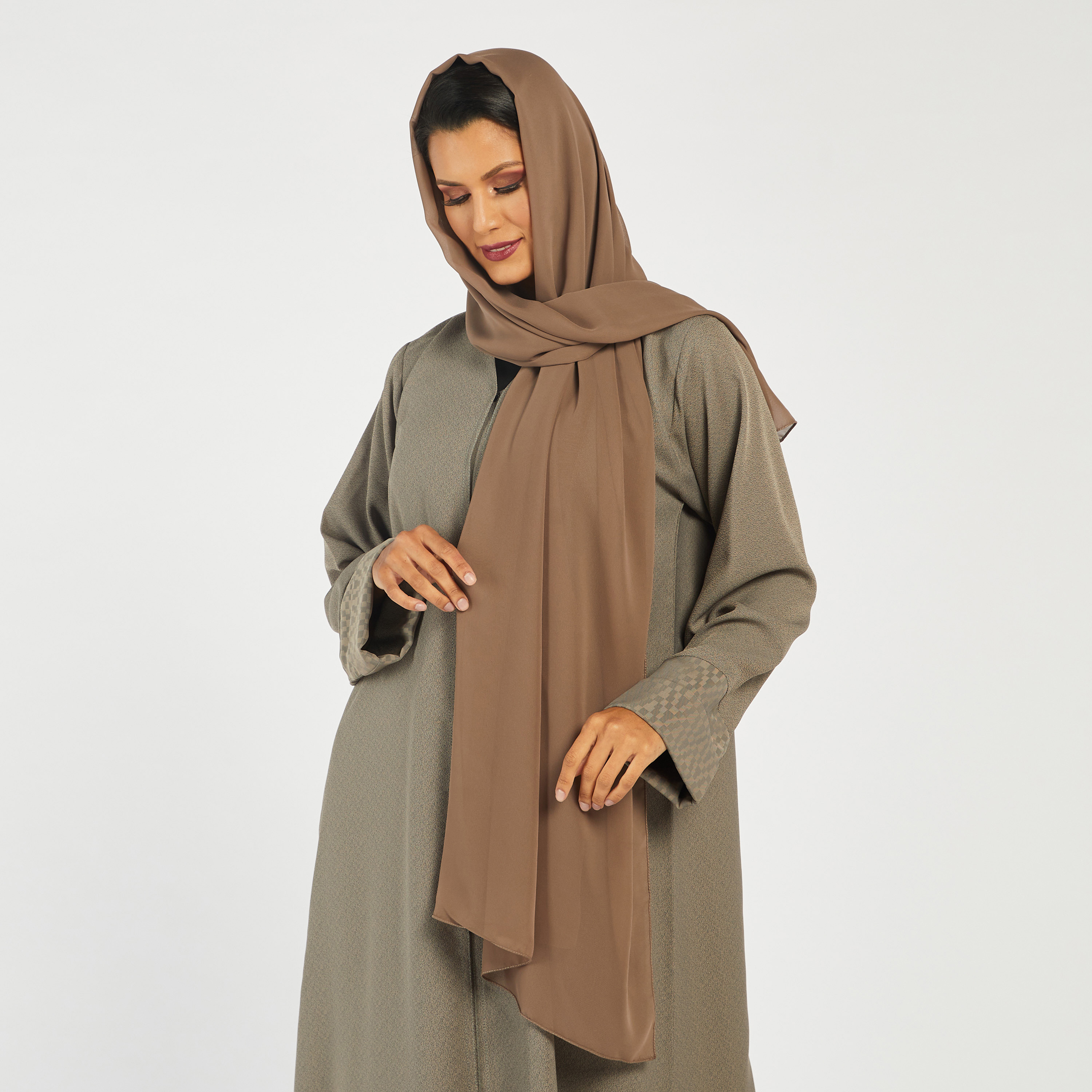 عباية بارزة الملمس بياقة v وحجاب من كابدا-women-arabicclothing-abayas-image-3
